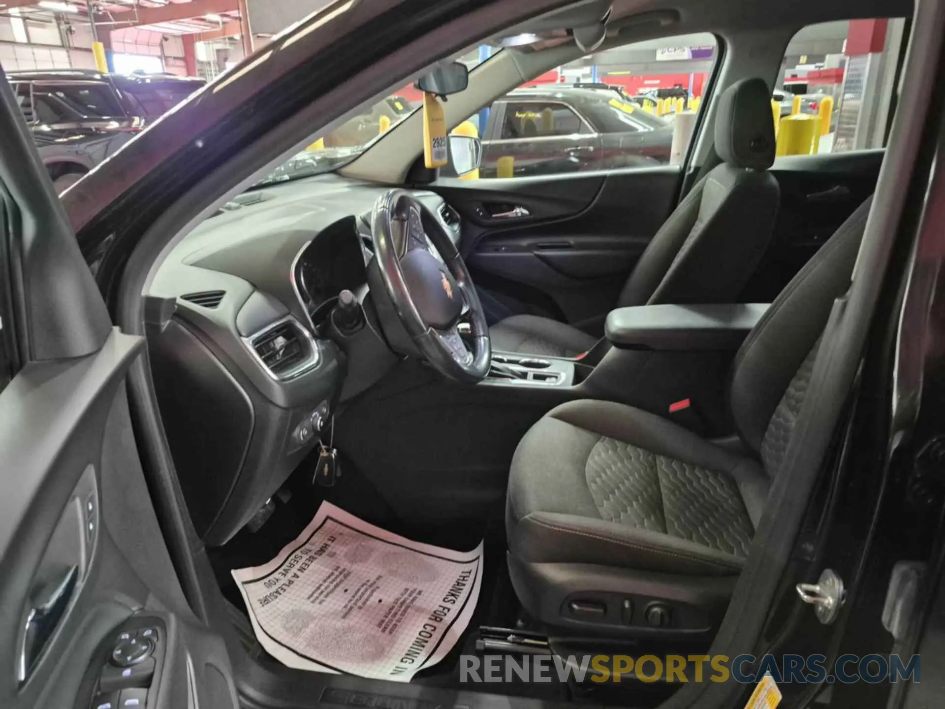 10 Photograph of a damaged car 2GNAXJEV5L6238925 CHEVROLET EQUINOX 2020