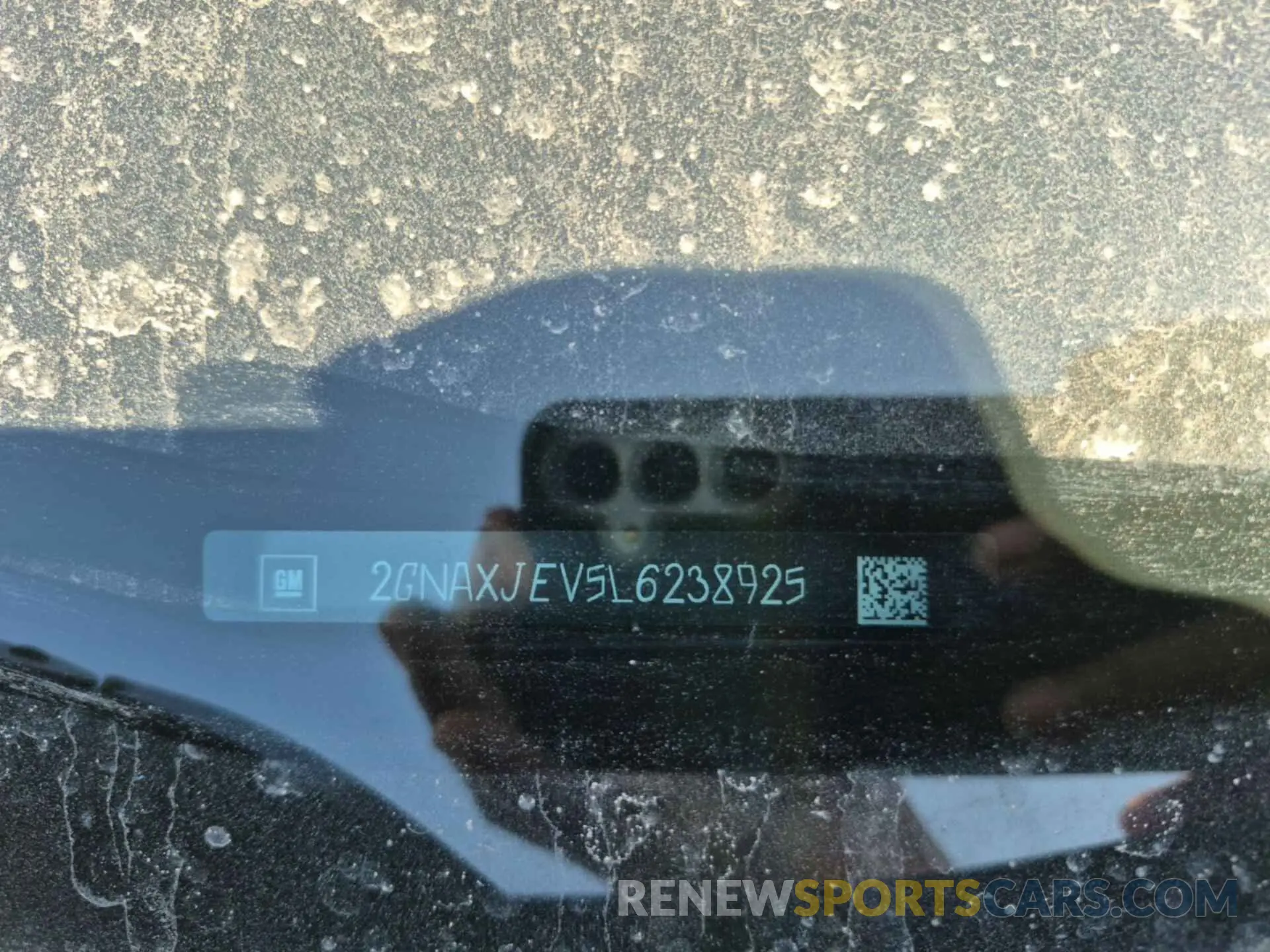 21 Photograph of a damaged car 2GNAXJEV5L6238925 CHEVROLET EQUINOX 2020