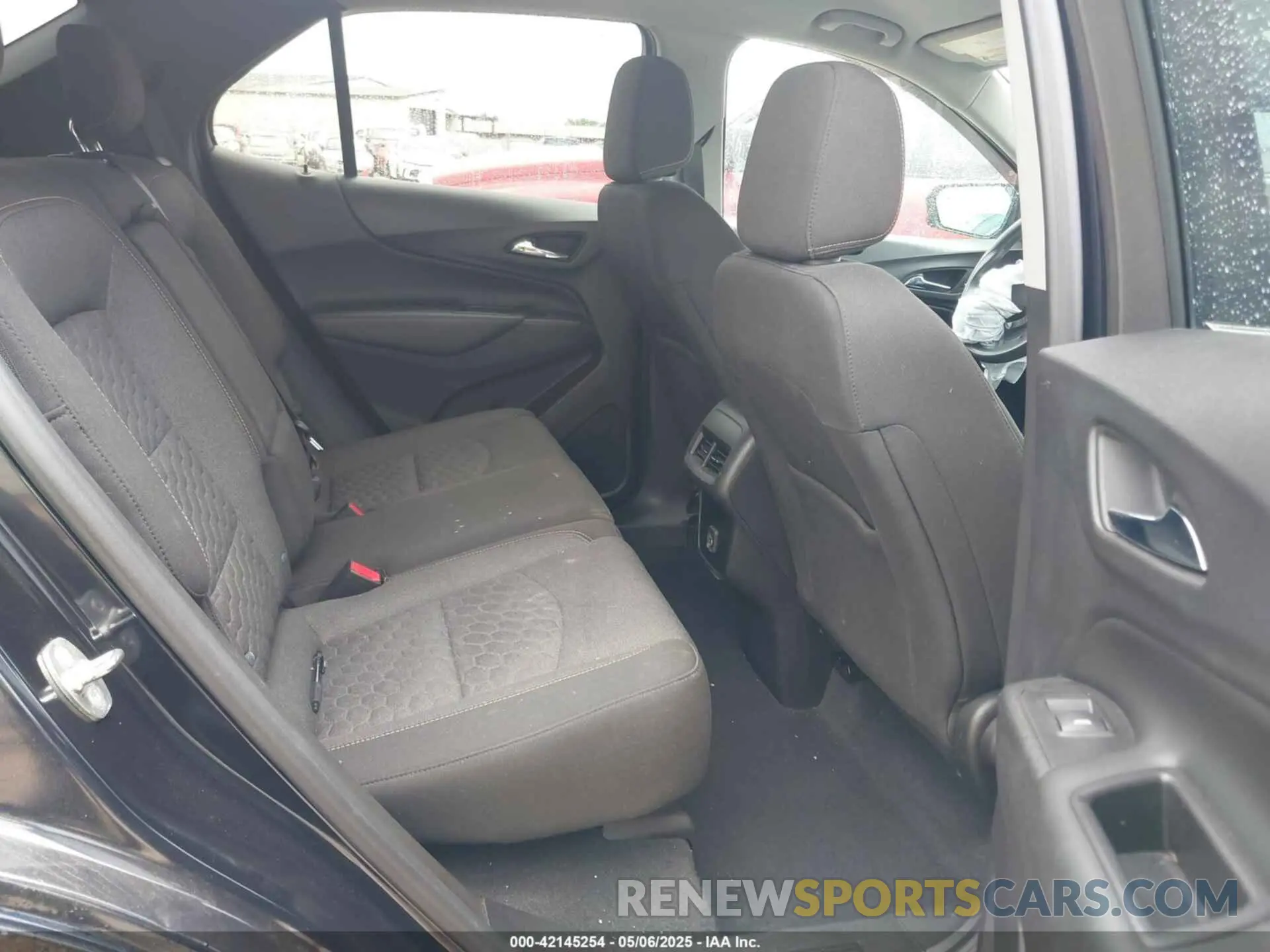 8 Photograph of a damaged car 2GNAXJEV5L6243512 CHEVROLET EQUINOX 2020