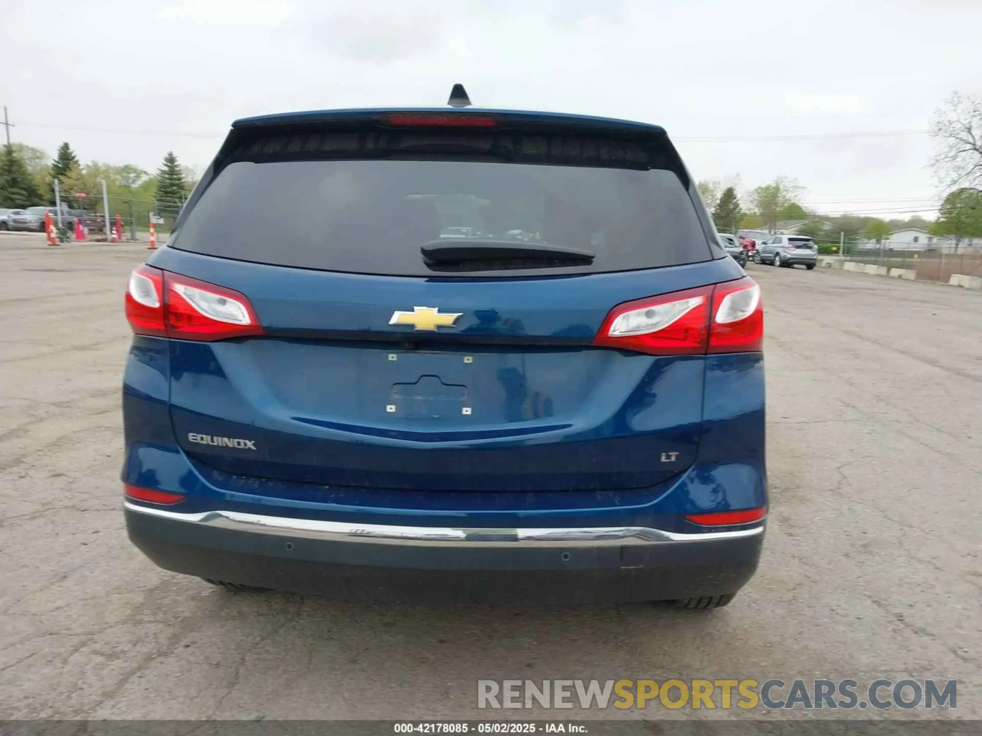 17 Photograph of a damaged car 2GNAXJEV5L6284013 CHEVROLET EQUINOX 2020