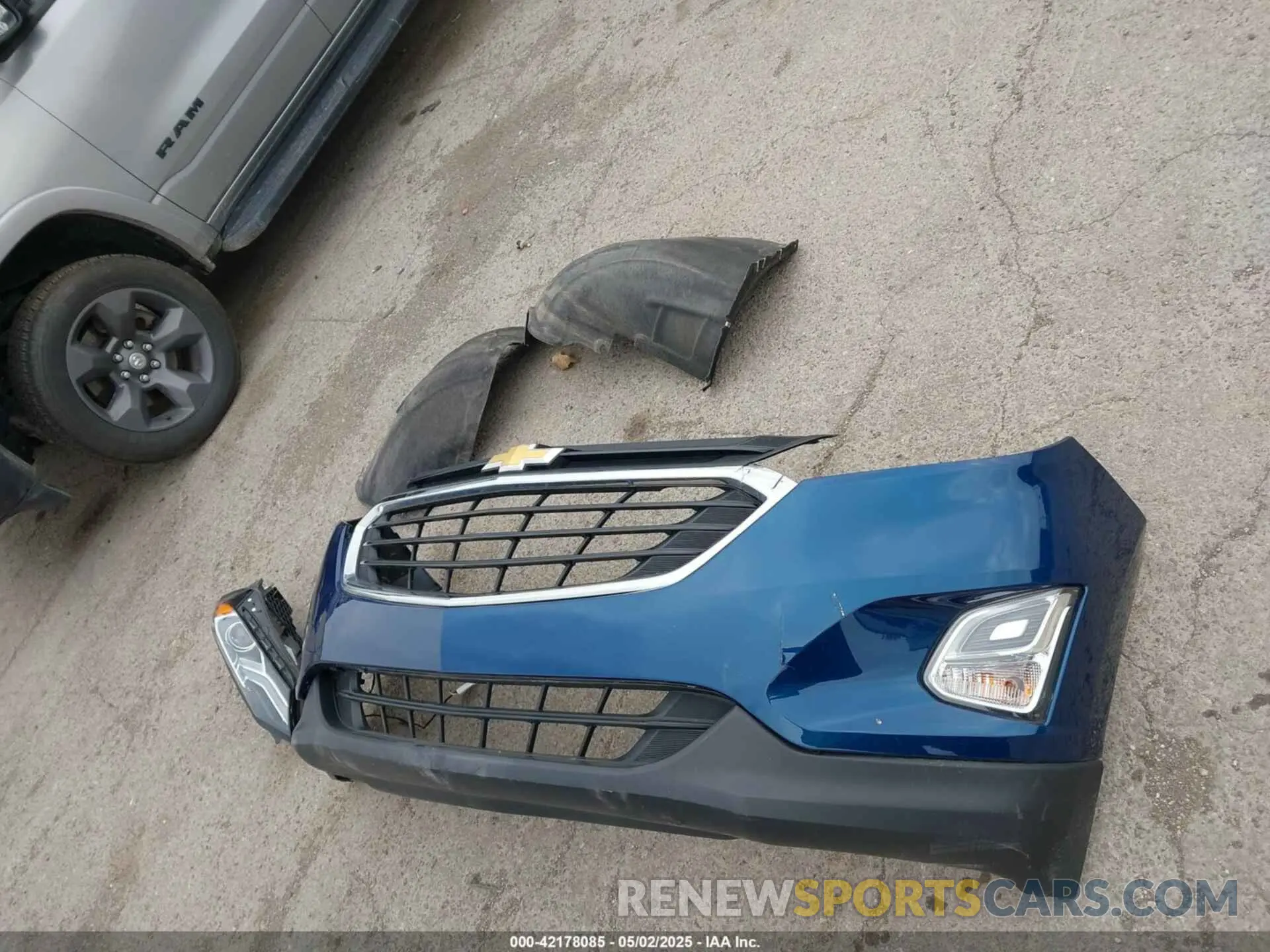18 Photograph of a damaged car 2GNAXJEV5L6284013 CHEVROLET EQUINOX 2020