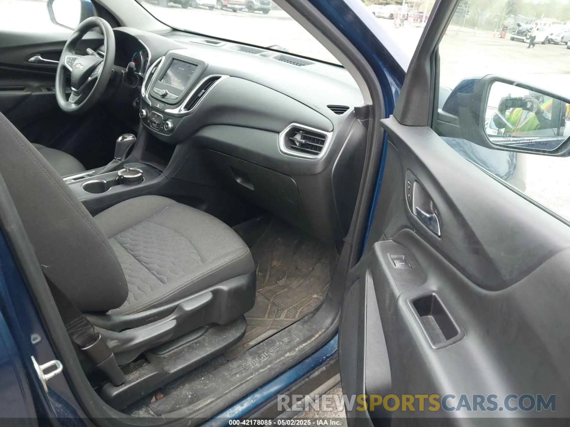 5 Photograph of a damaged car 2GNAXJEV5L6284013 CHEVROLET EQUINOX 2020