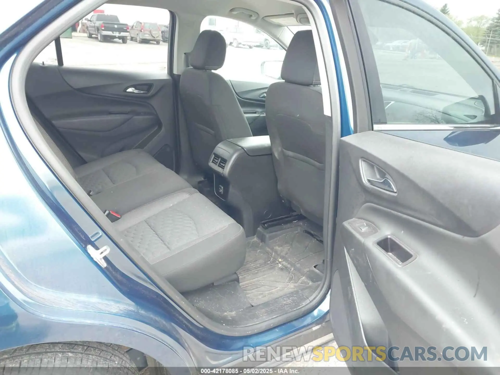 8 Photograph of a damaged car 2GNAXJEV5L6284013 CHEVROLET EQUINOX 2020