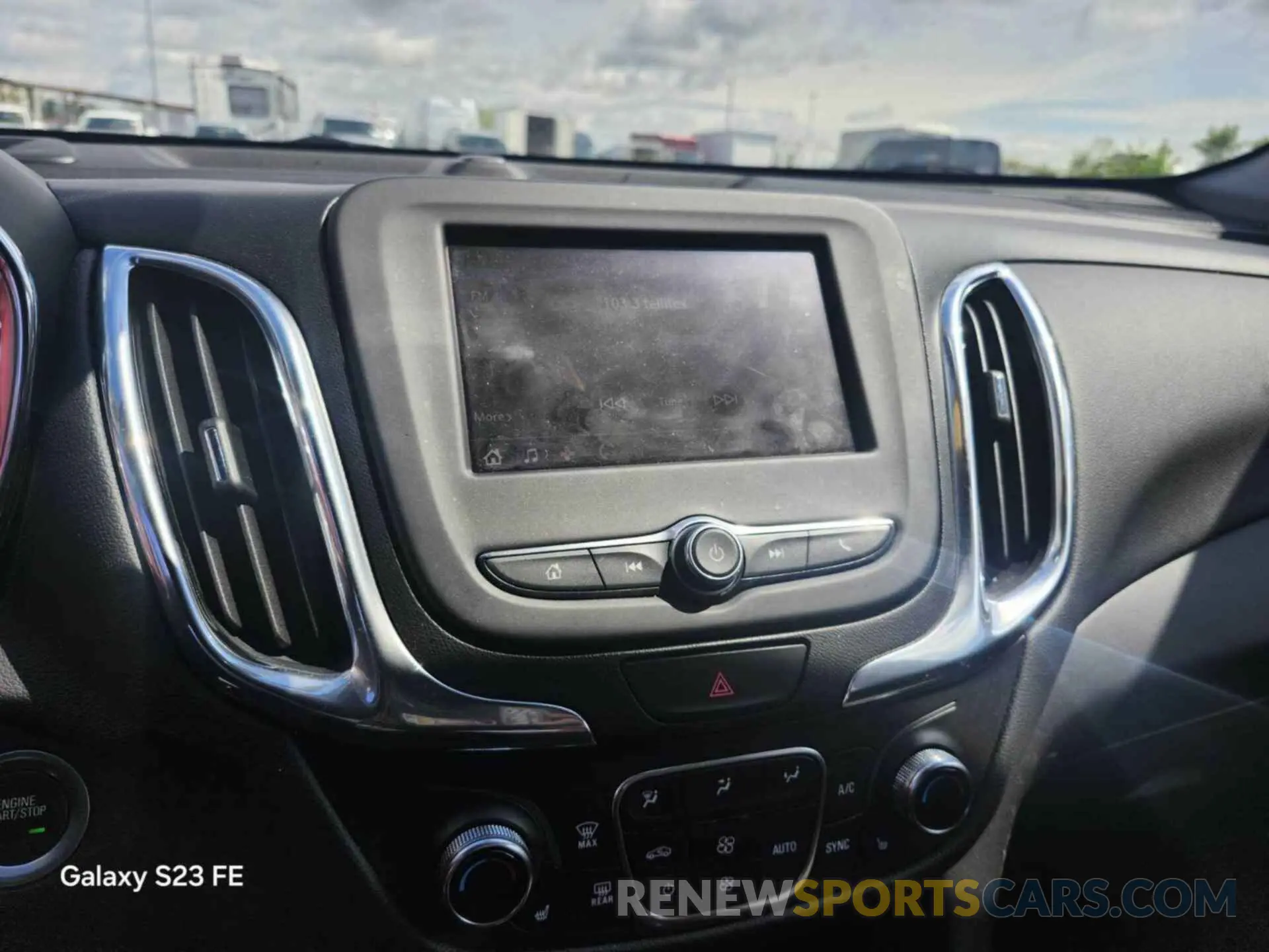 2 Photograph of a damaged car 2GNAXJEV6L6154659 CHEVROLET EQUINOX 2020