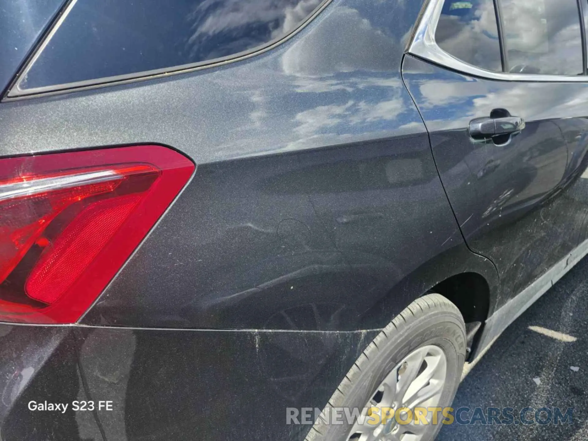 4 Photograph of a damaged car 2GNAXJEV6L6154659 CHEVROLET EQUINOX 2020