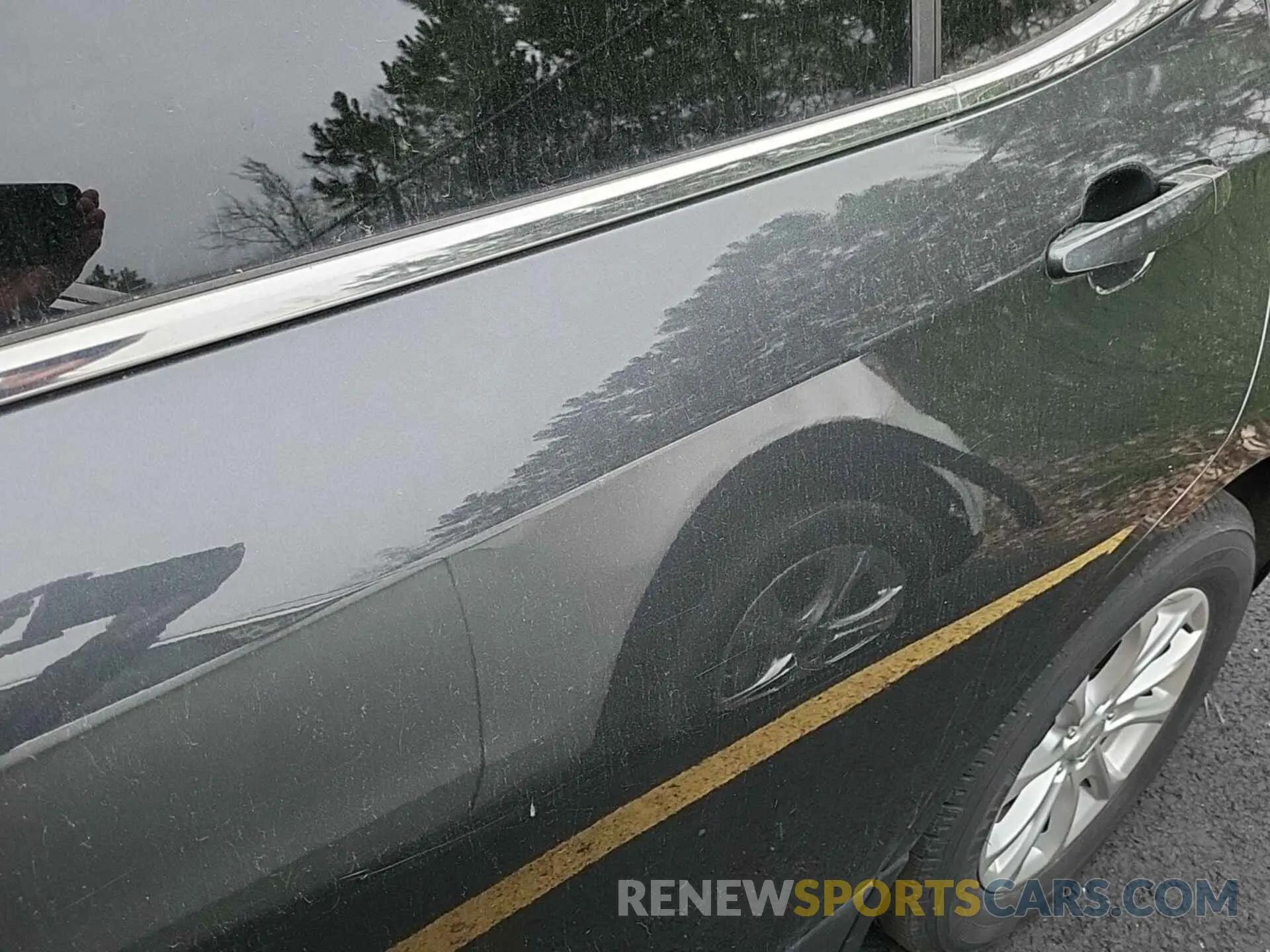 11 Photograph of a damaged car 2GNAXJEV6L6155245 CHEVROLET EQUINOX 2020