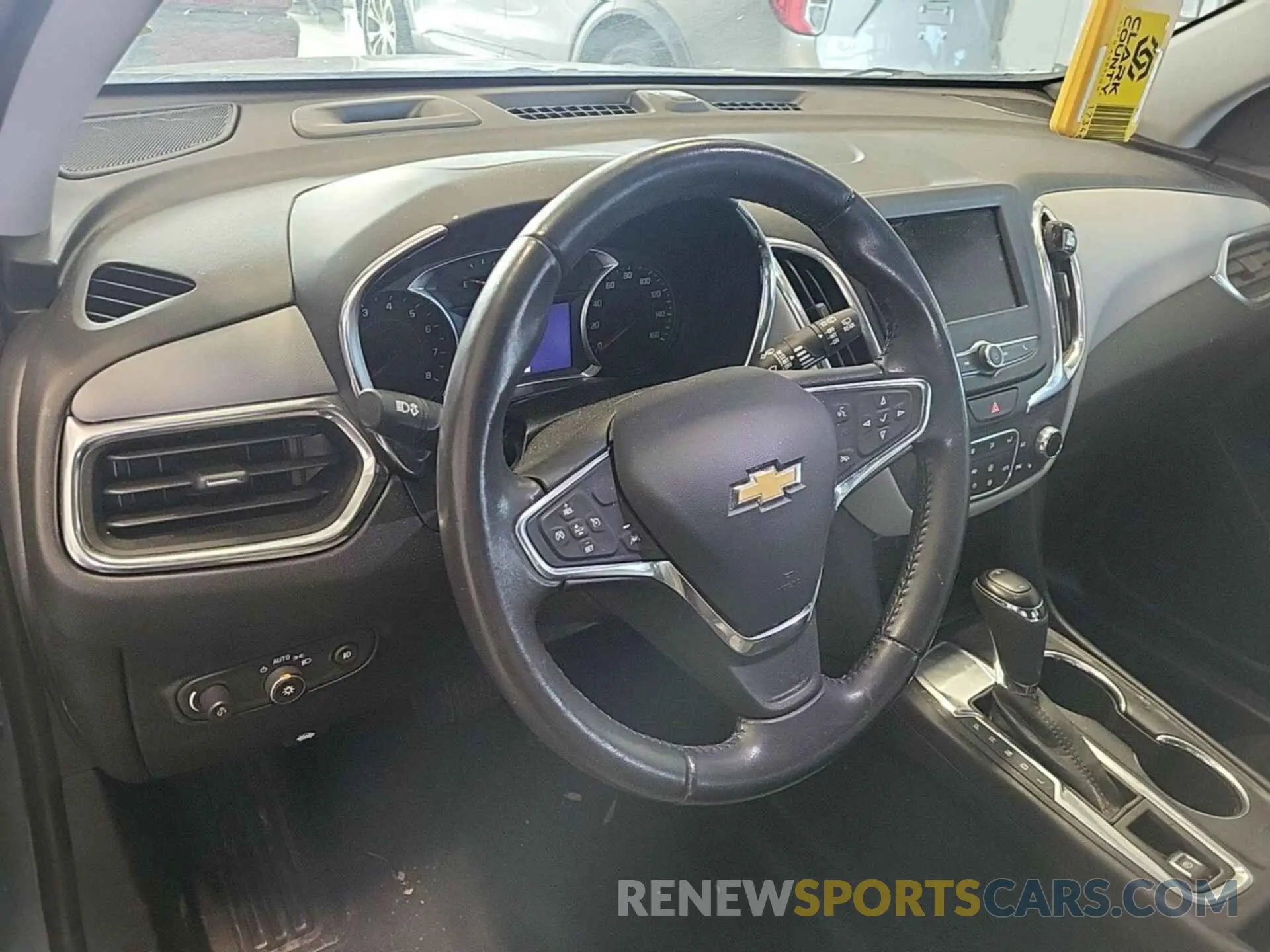18 Photograph of a damaged car 2GNAXJEV6L6155245 CHEVROLET EQUINOX 2020