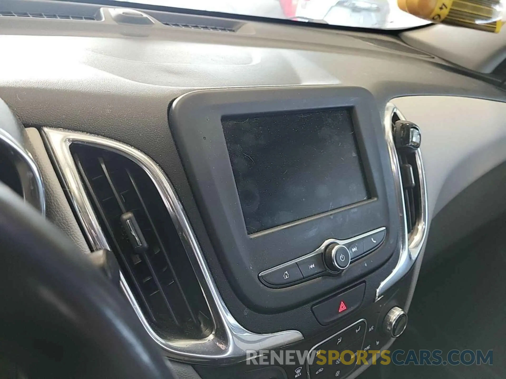 9 Photograph of a damaged car 2GNAXJEV6L6155245 CHEVROLET EQUINOX 2020