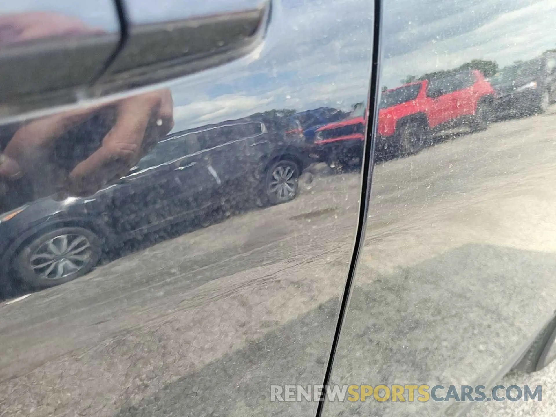 11 Photograph of a damaged car 2GNAXJEV6L6156203 CHEVROLET EQUINOX 2020