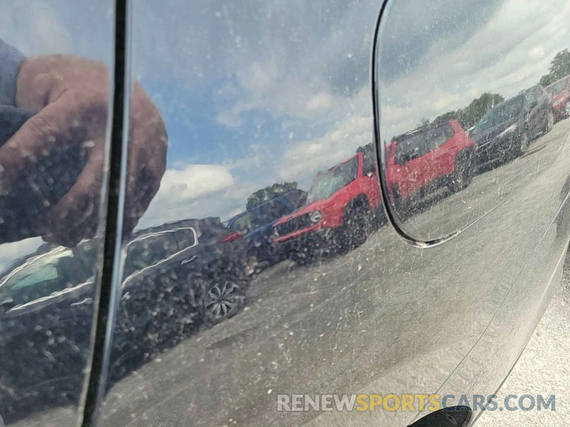 29 Photograph of a damaged car 2GNAXJEV6L6156203 CHEVROLET EQUINOX 2020