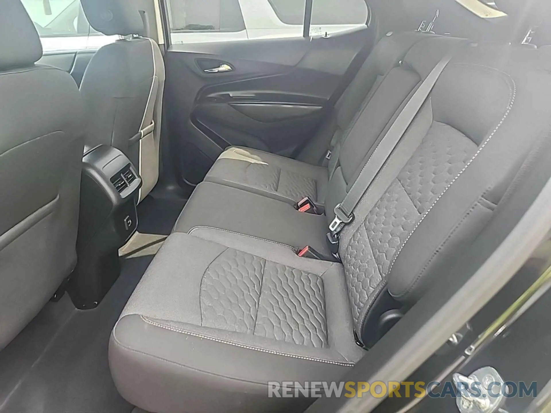 11 Photograph of a damaged car 2GNAXJEV6L6159621 CHEVROLET EQUINOX 2020