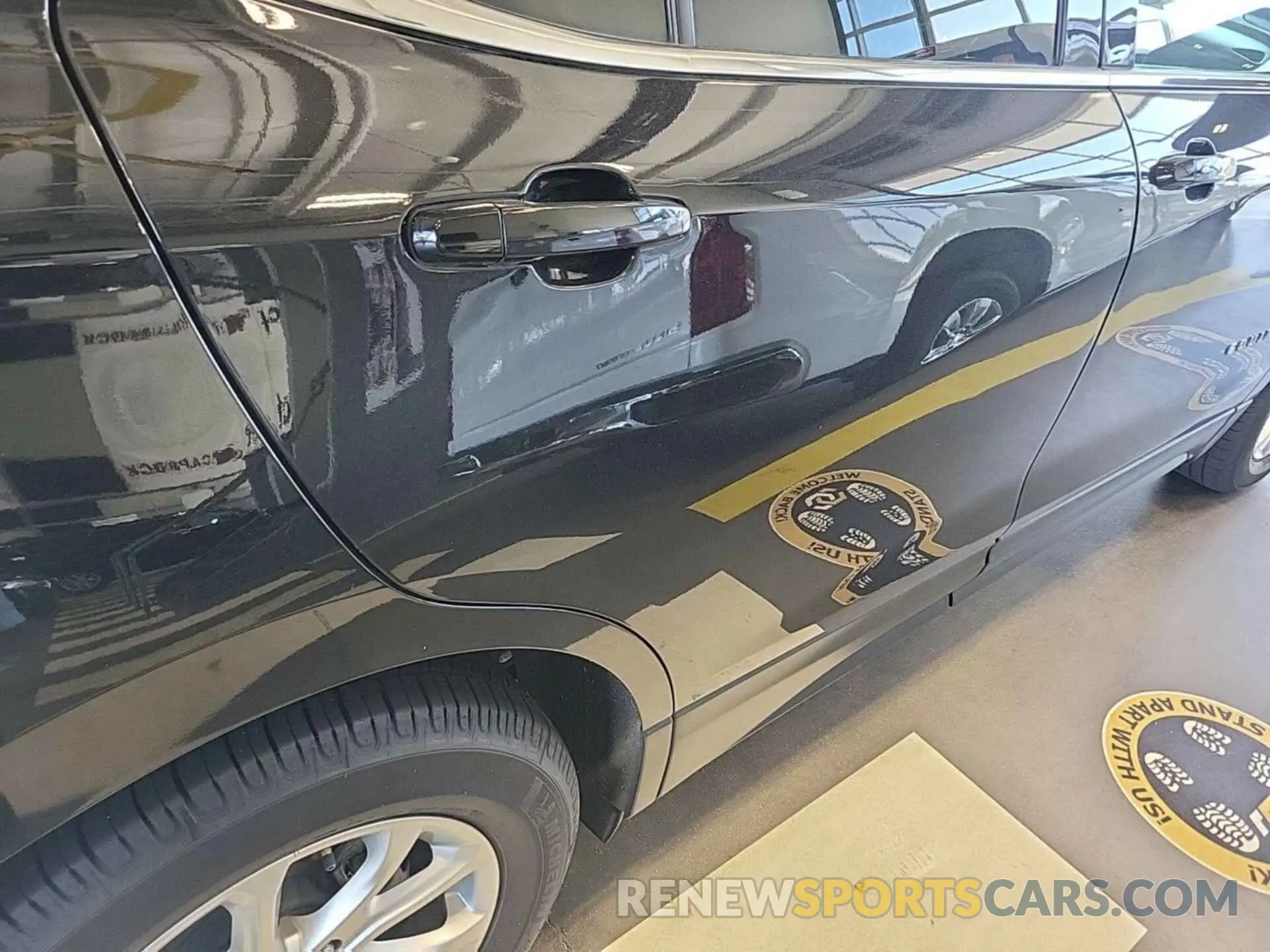 26 Photograph of a damaged car 2GNAXJEV6L6159621 CHEVROLET EQUINOX 2020