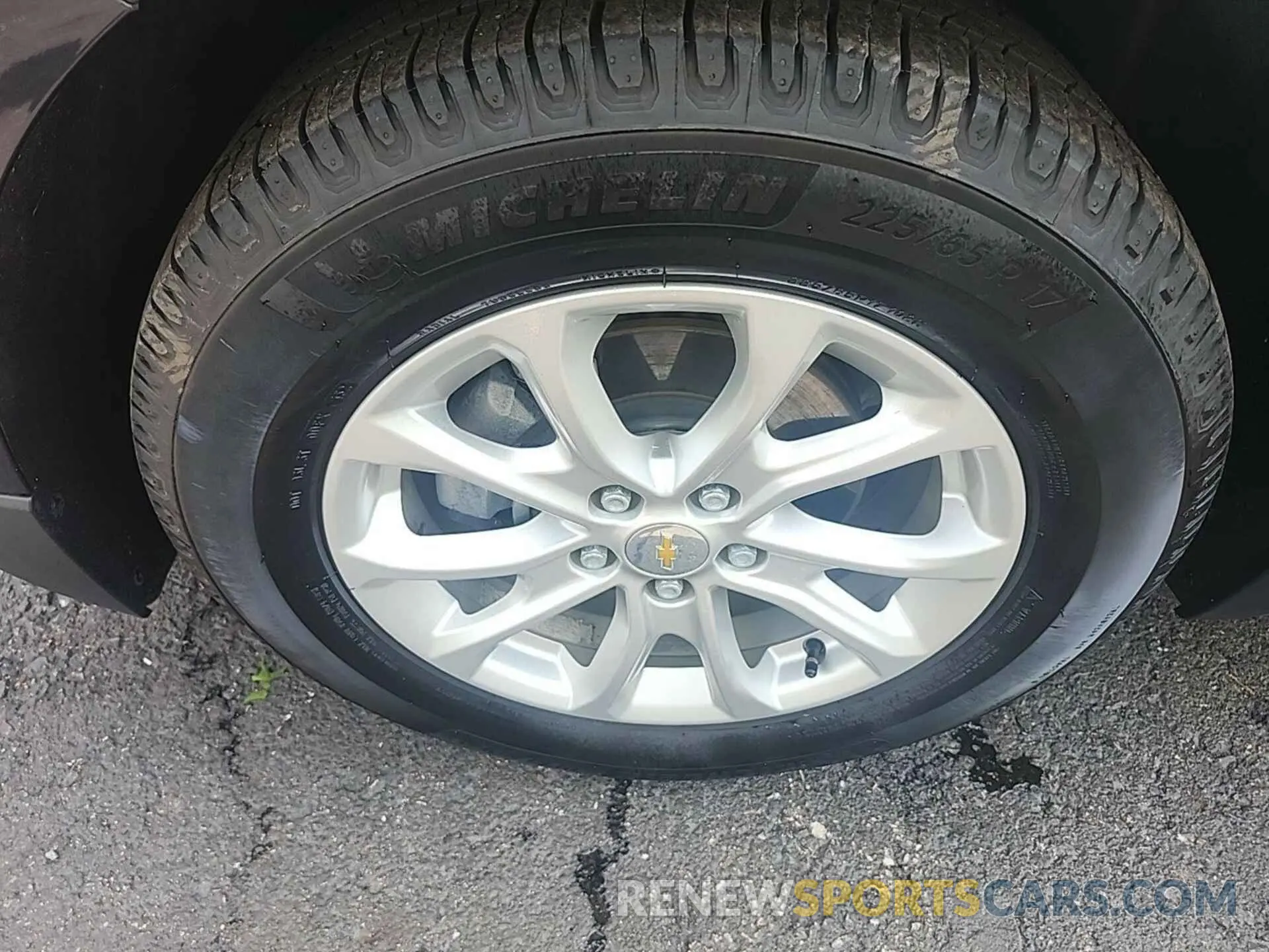 27 Photograph of a damaged car 2GNAXJEV6L6159621 CHEVROLET EQUINOX 2020