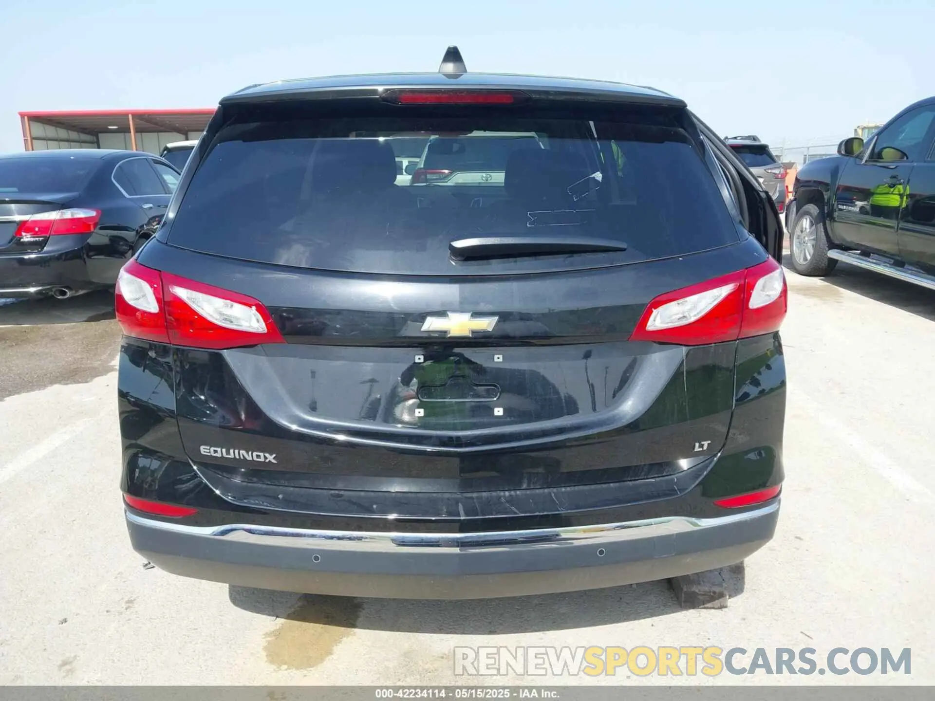 16 Photograph of a damaged car 2GNAXJEV6L6169601 CHEVROLET EQUINOX 2020