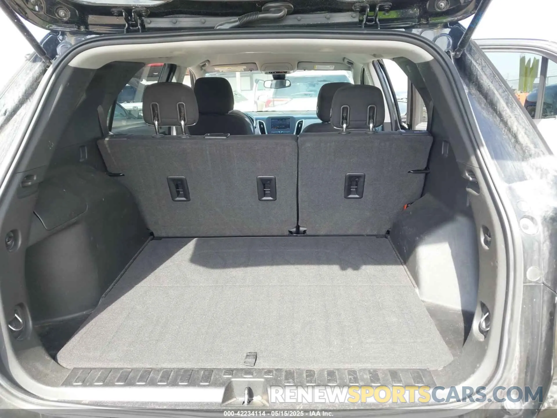 17 Photograph of a damaged car 2GNAXJEV6L6169601 CHEVROLET EQUINOX 2020