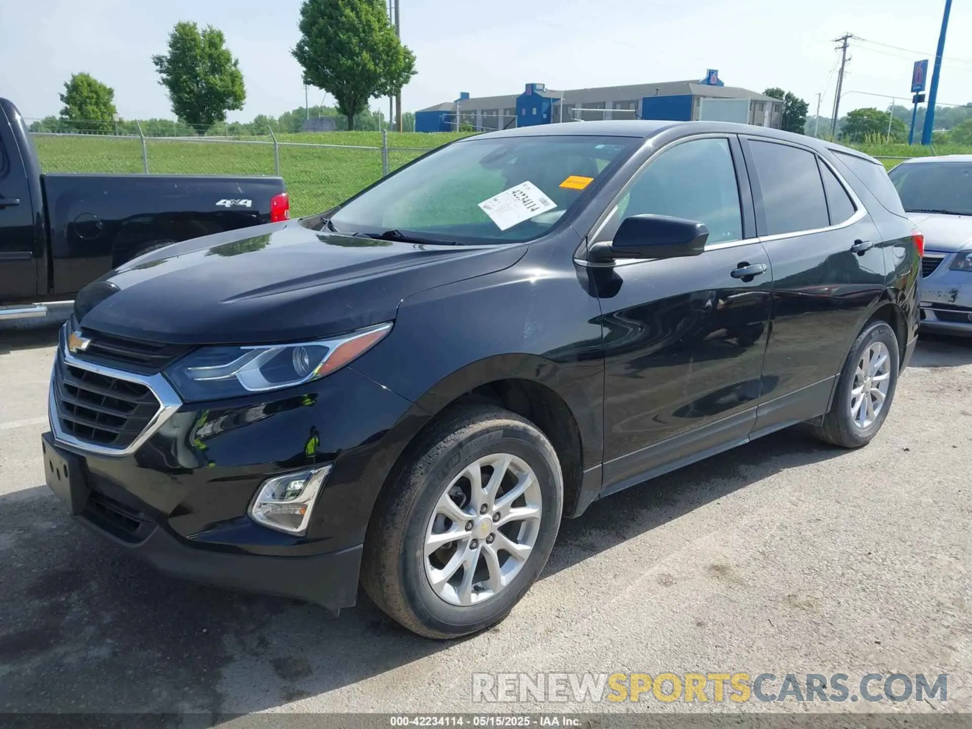 2 Photograph of a damaged car 2GNAXJEV6L6169601 CHEVROLET EQUINOX 2020