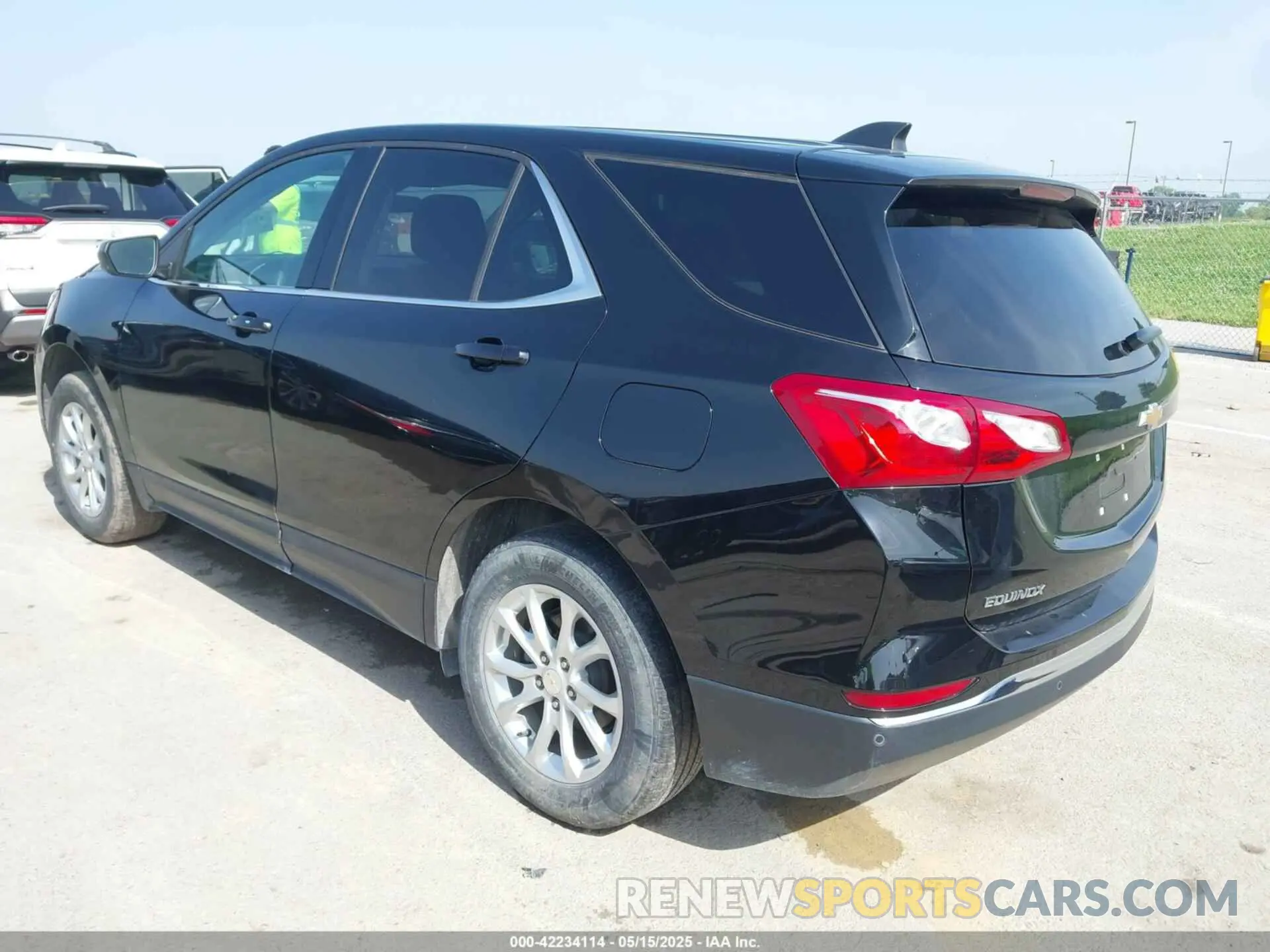 3 Photograph of a damaged car 2GNAXJEV6L6169601 CHEVROLET EQUINOX 2020