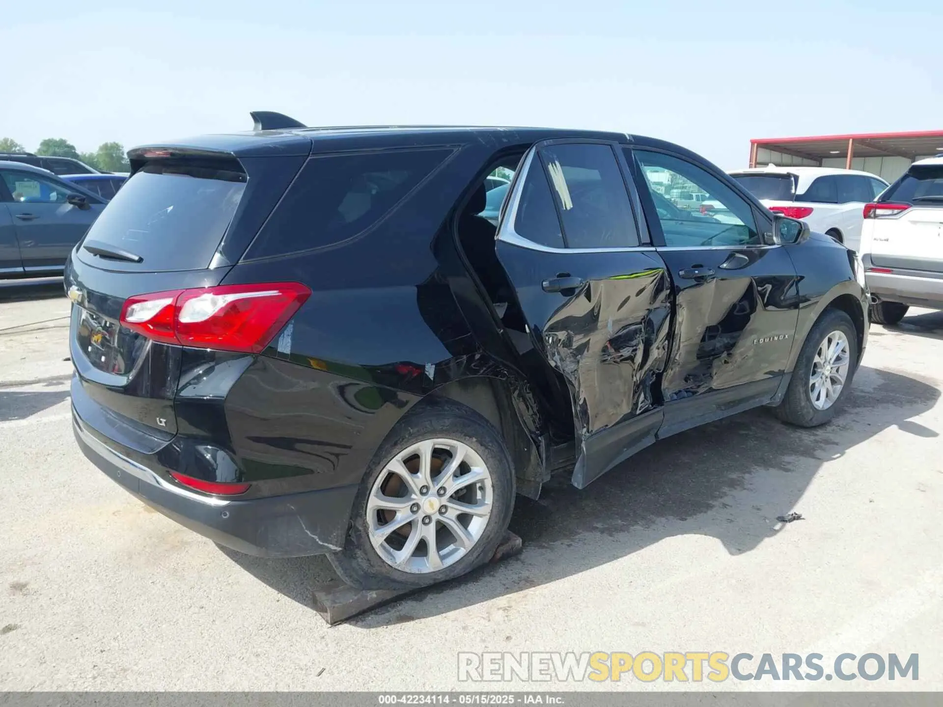 4 Photograph of a damaged car 2GNAXJEV6L6169601 CHEVROLET EQUINOX 2020