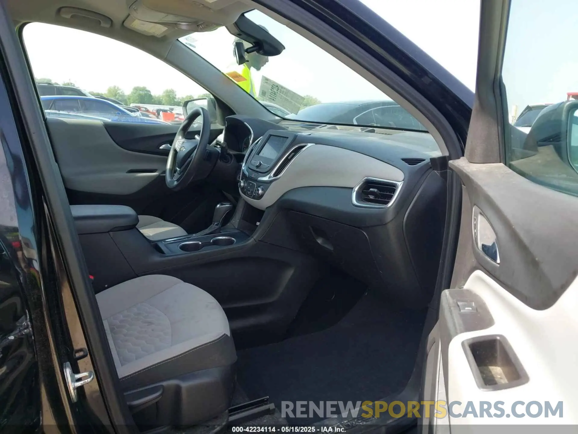 5 Photograph of a damaged car 2GNAXJEV6L6169601 CHEVROLET EQUINOX 2020