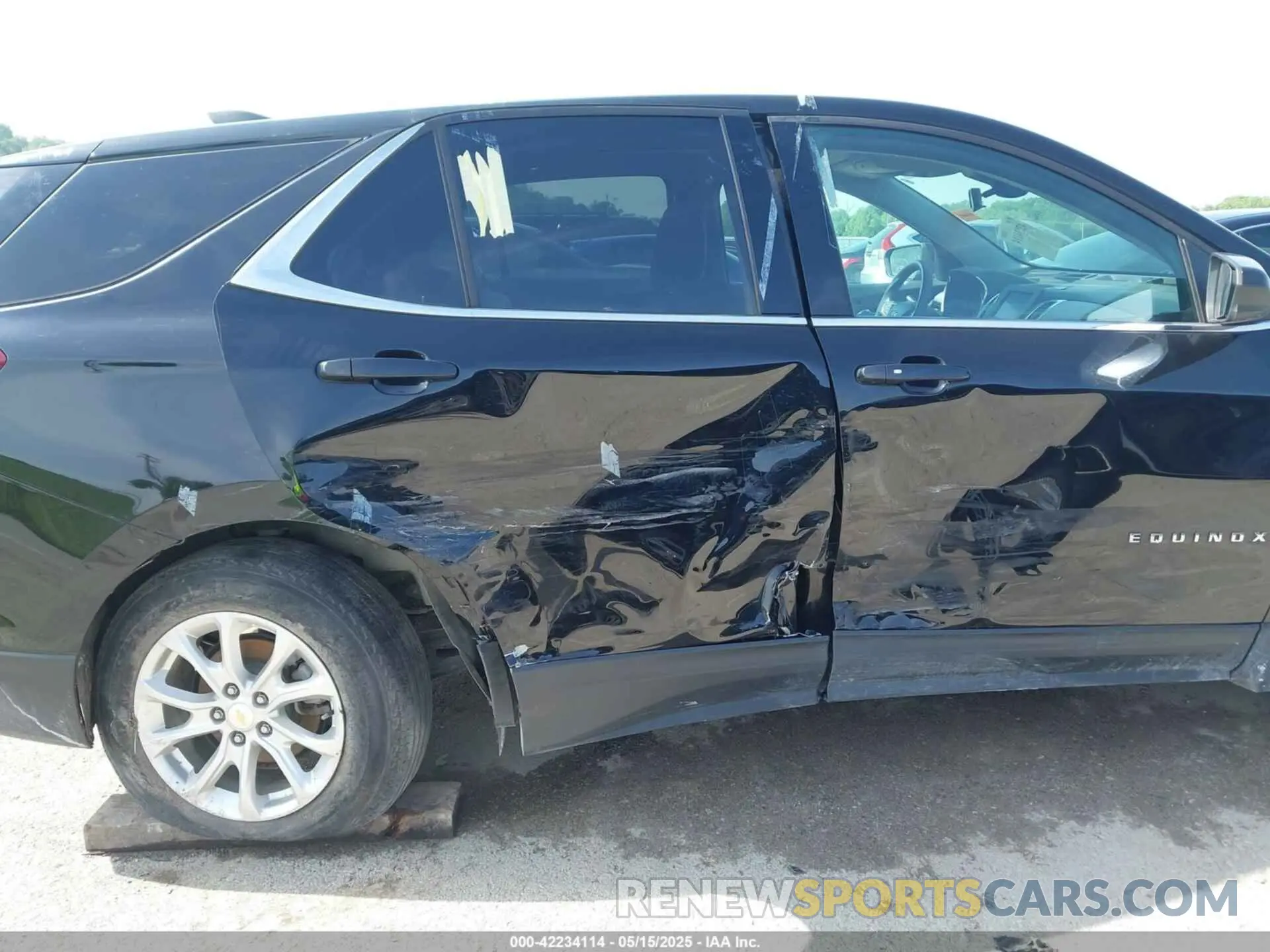 6 Photograph of a damaged car 2GNAXJEV6L6169601 CHEVROLET EQUINOX 2020