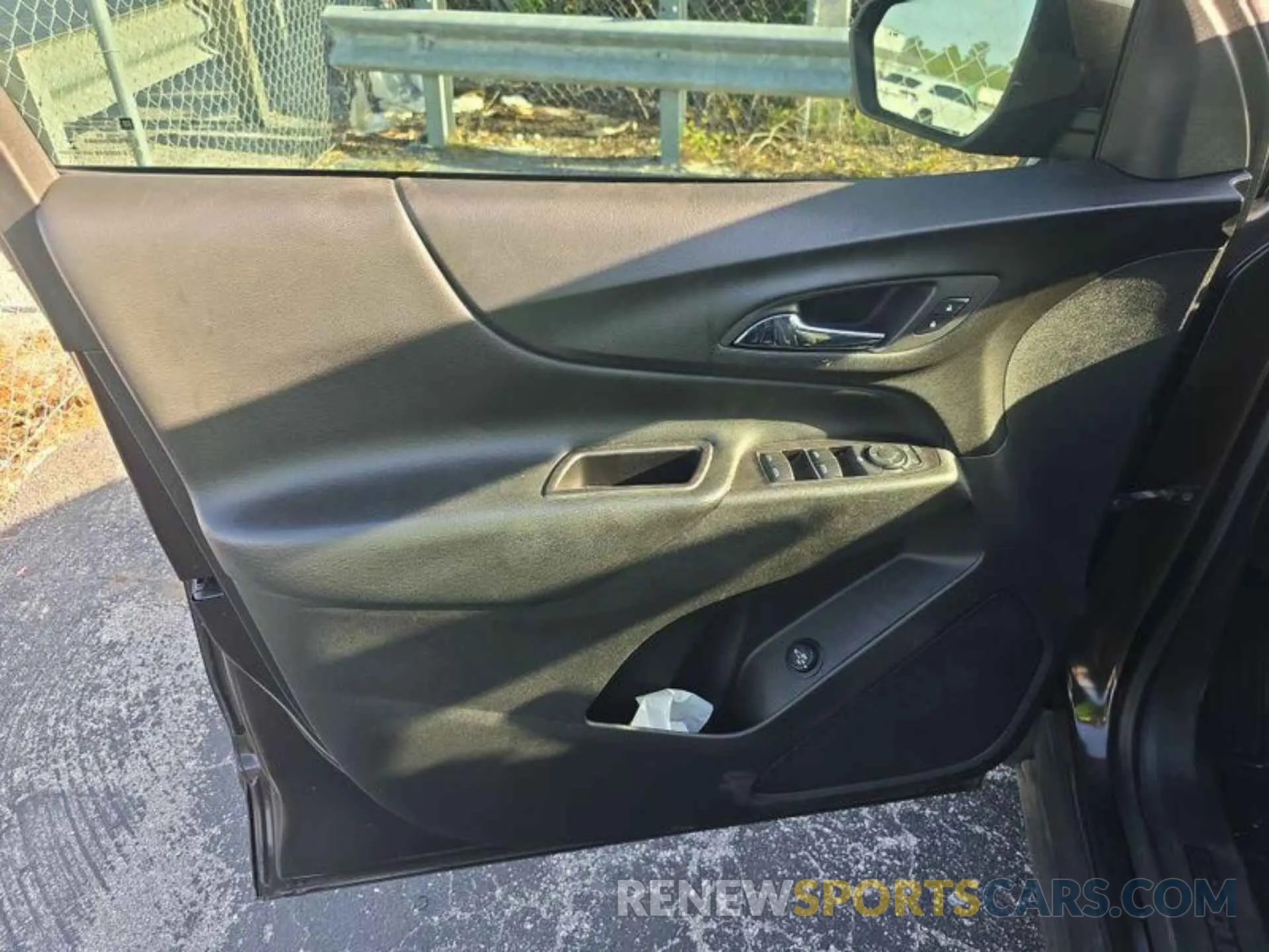 10 Photograph of a damaged car 2GNAXJEV6L6176001 CHEVROLET EQUINOX 2020