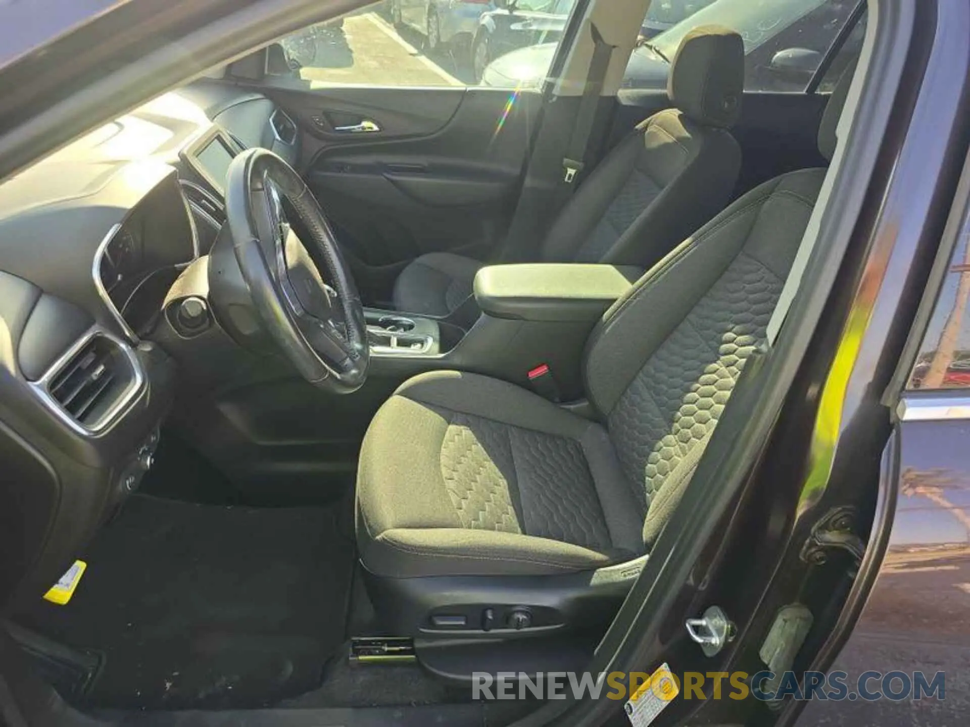 17 Photograph of a damaged car 2GNAXJEV6L6176001 CHEVROLET EQUINOX 2020