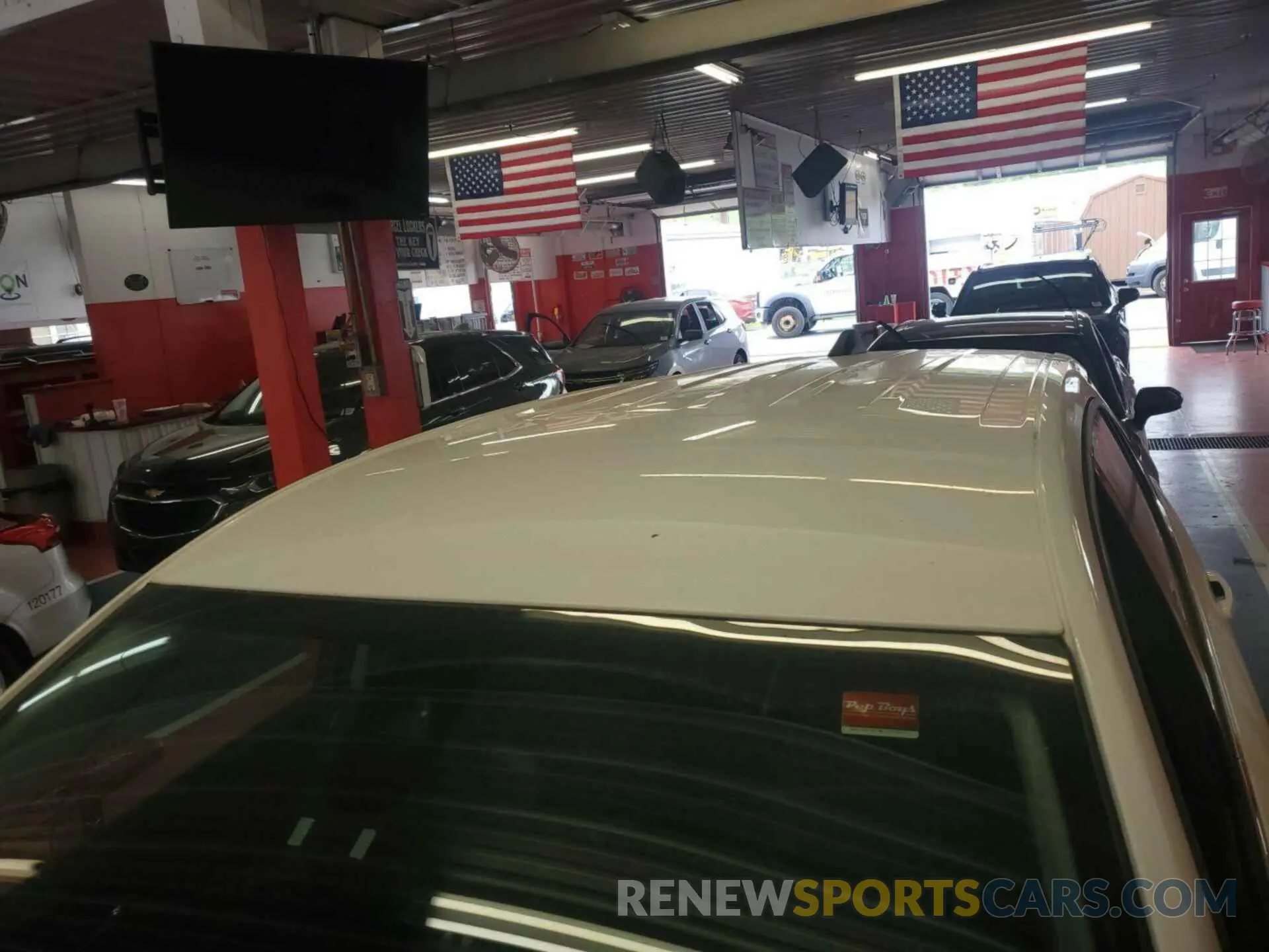11 Photograph of a damaged car 2GNAXJEV6L6230476 CHEVROLET EQUINOX 2020