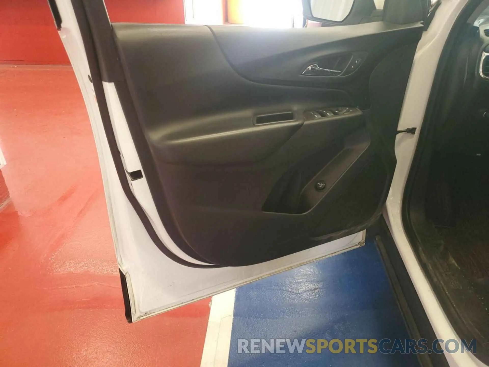 17 Photograph of a damaged car 2GNAXJEV6L6230476 CHEVROLET EQUINOX 2020