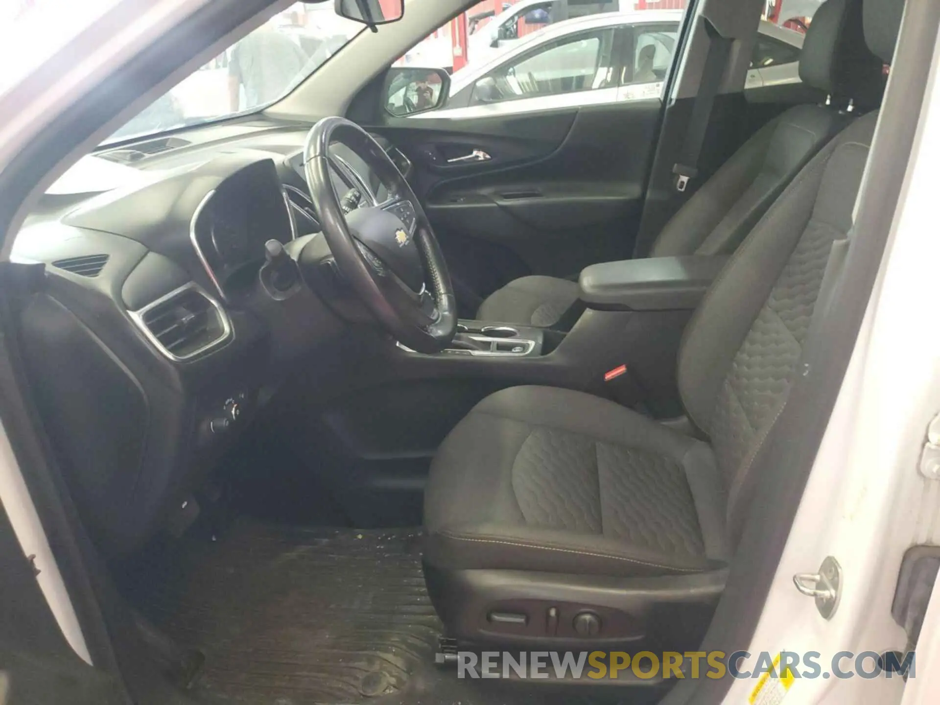 19 Photograph of a damaged car 2GNAXJEV6L6230476 CHEVROLET EQUINOX 2020