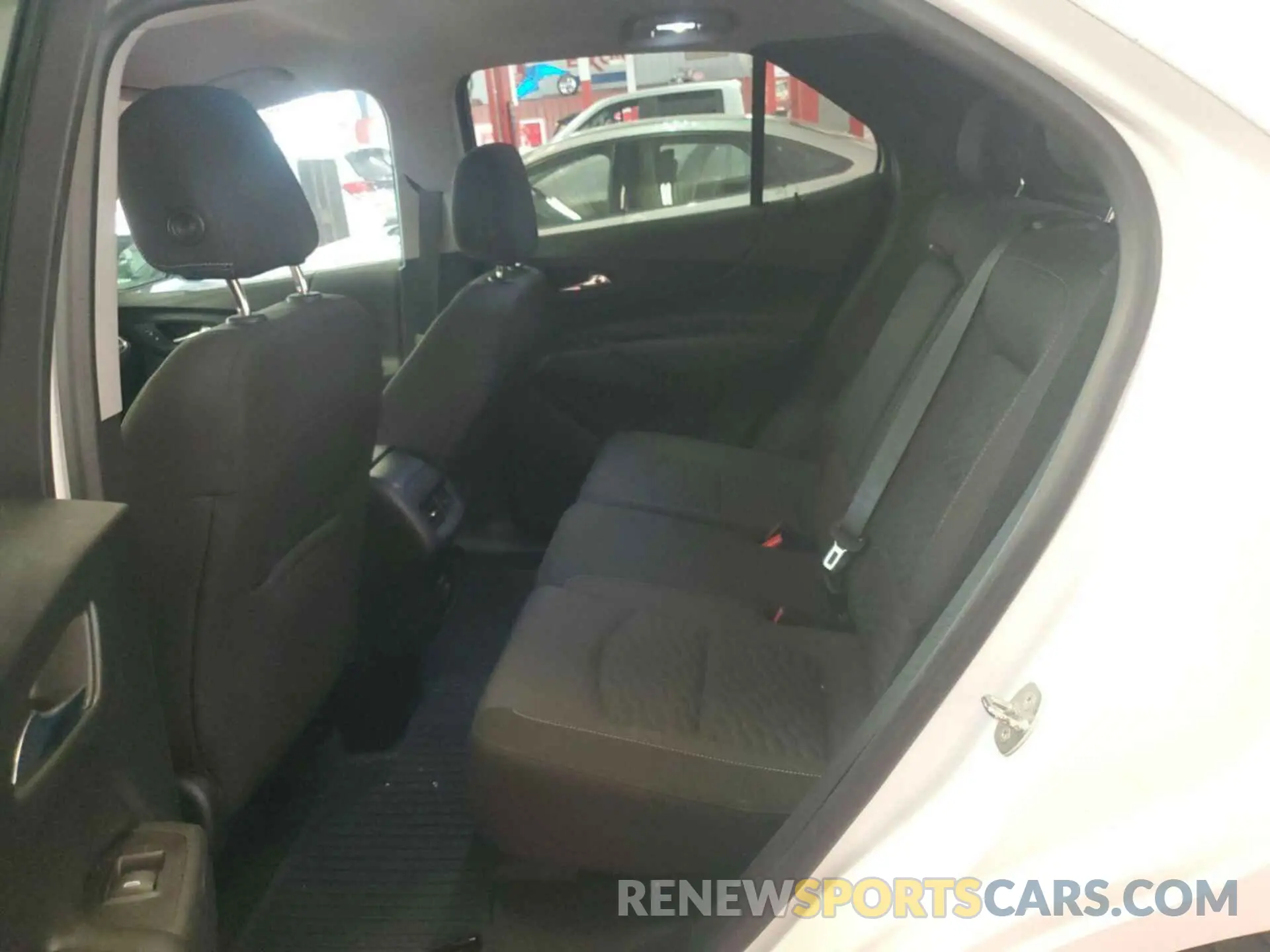 8 Photograph of a damaged car 2GNAXJEV6L6230476 CHEVROLET EQUINOX 2020