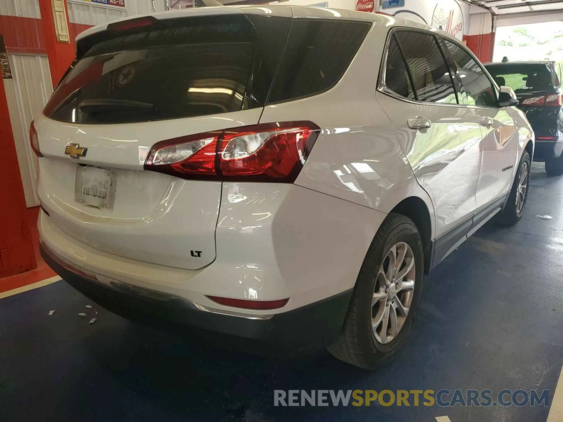 9 Photograph of a damaged car 2GNAXJEV6L6230476 CHEVROLET EQUINOX 2020