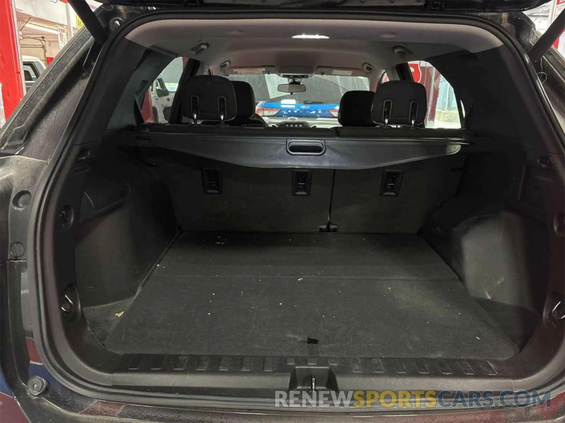17 Photograph of a damaged car 2GNAXJEV6L6231174 CHEVROLET EQUINOX 2020