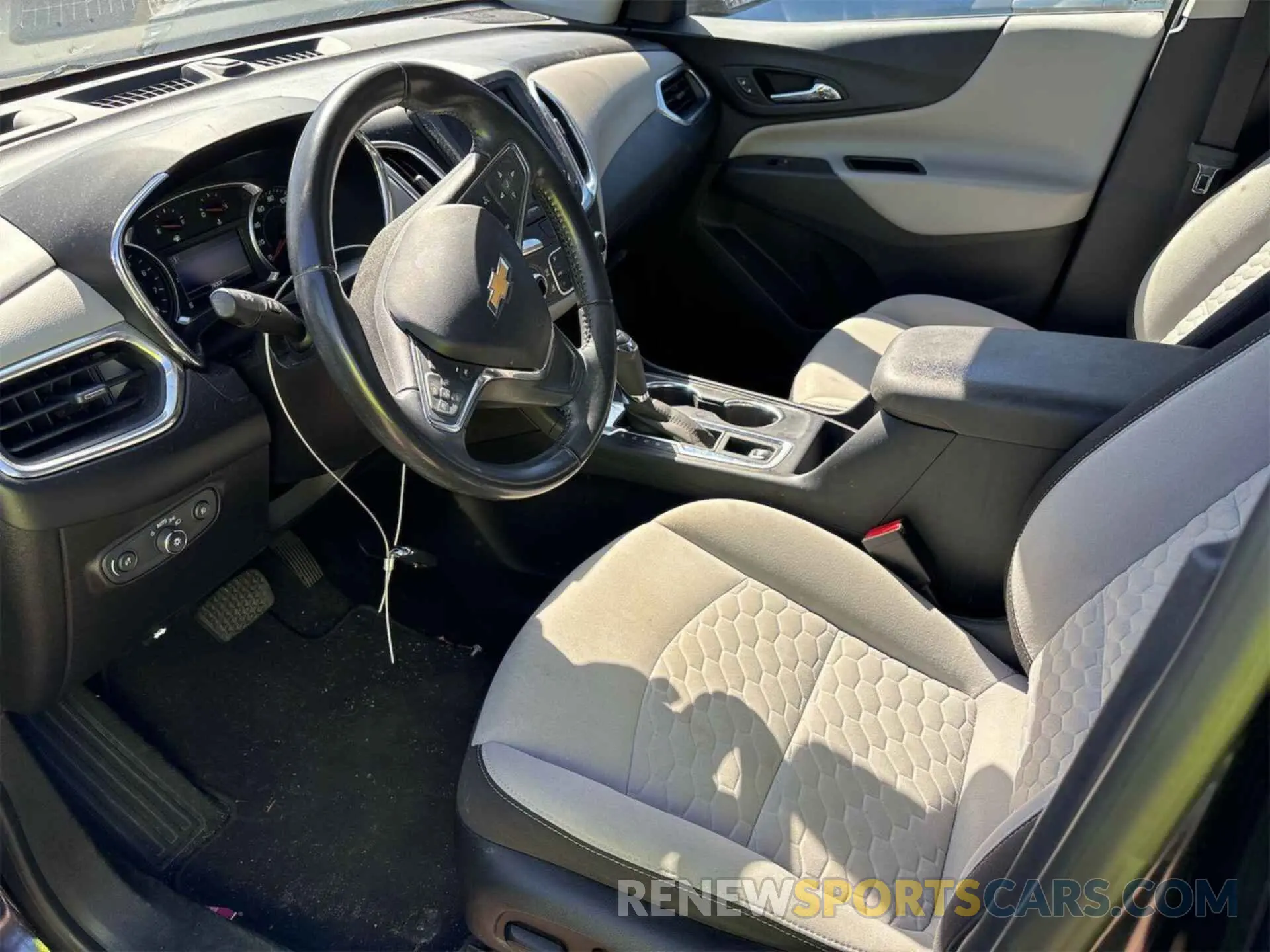 13 Photograph of a damaged car 2GNAXJEV6L6231966 CHEVROLET EQUINOX 2020