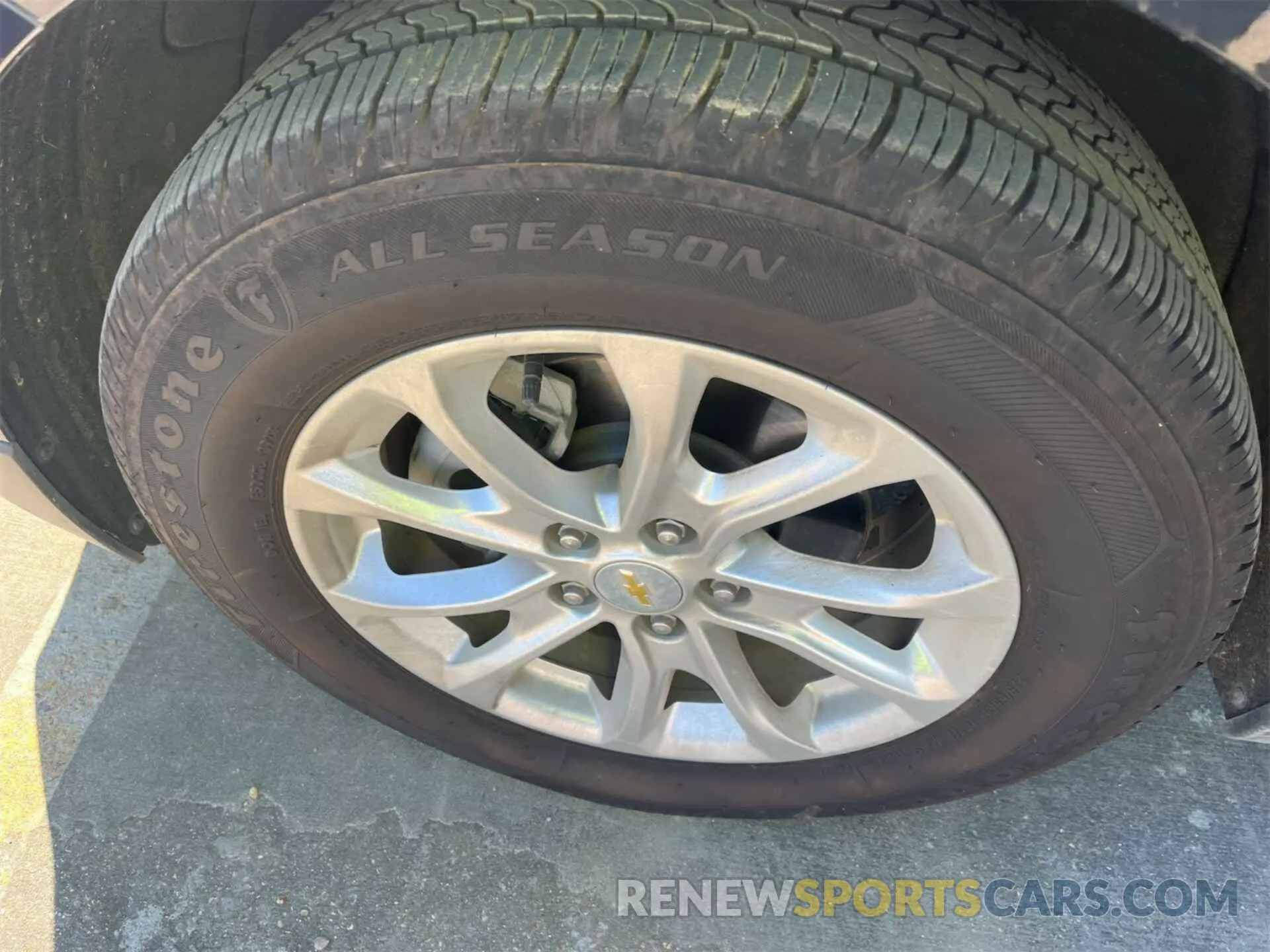 17 Photograph of a damaged car 2GNAXJEV6L6231966 CHEVROLET EQUINOX 2020