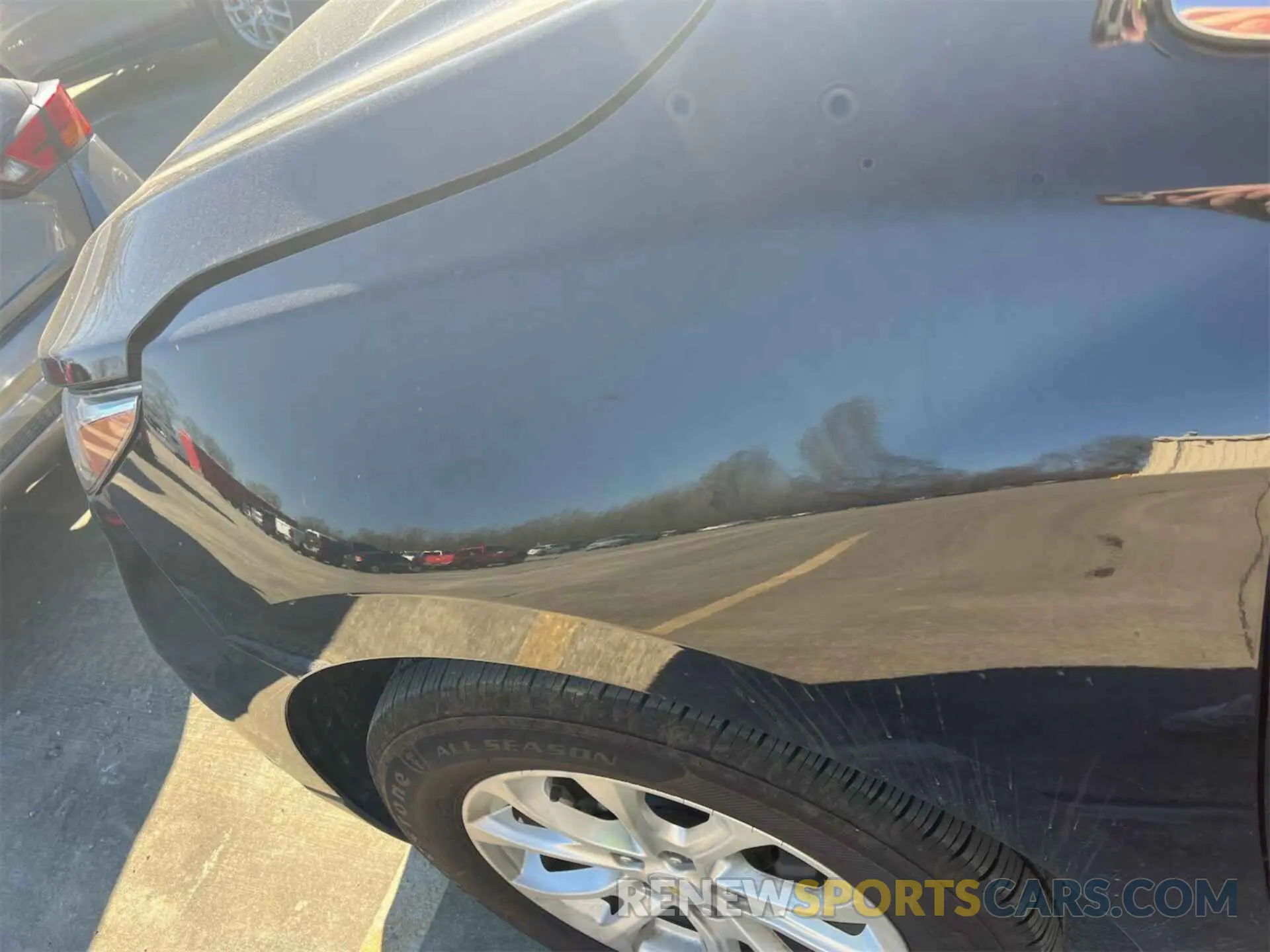24 Photograph of a damaged car 2GNAXJEV6L6231966 CHEVROLET EQUINOX 2020