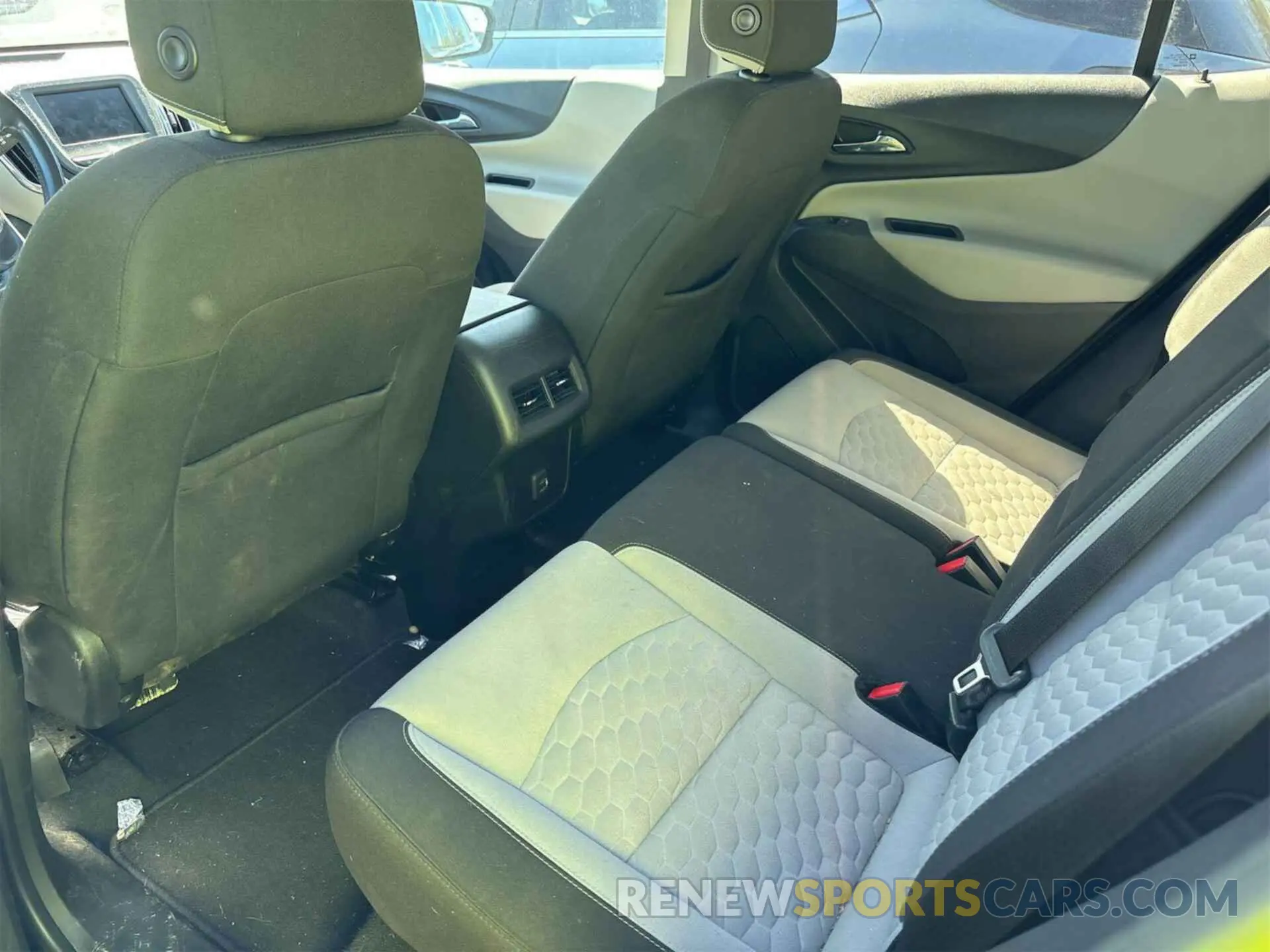 25 Photograph of a damaged car 2GNAXJEV6L6231966 CHEVROLET EQUINOX 2020