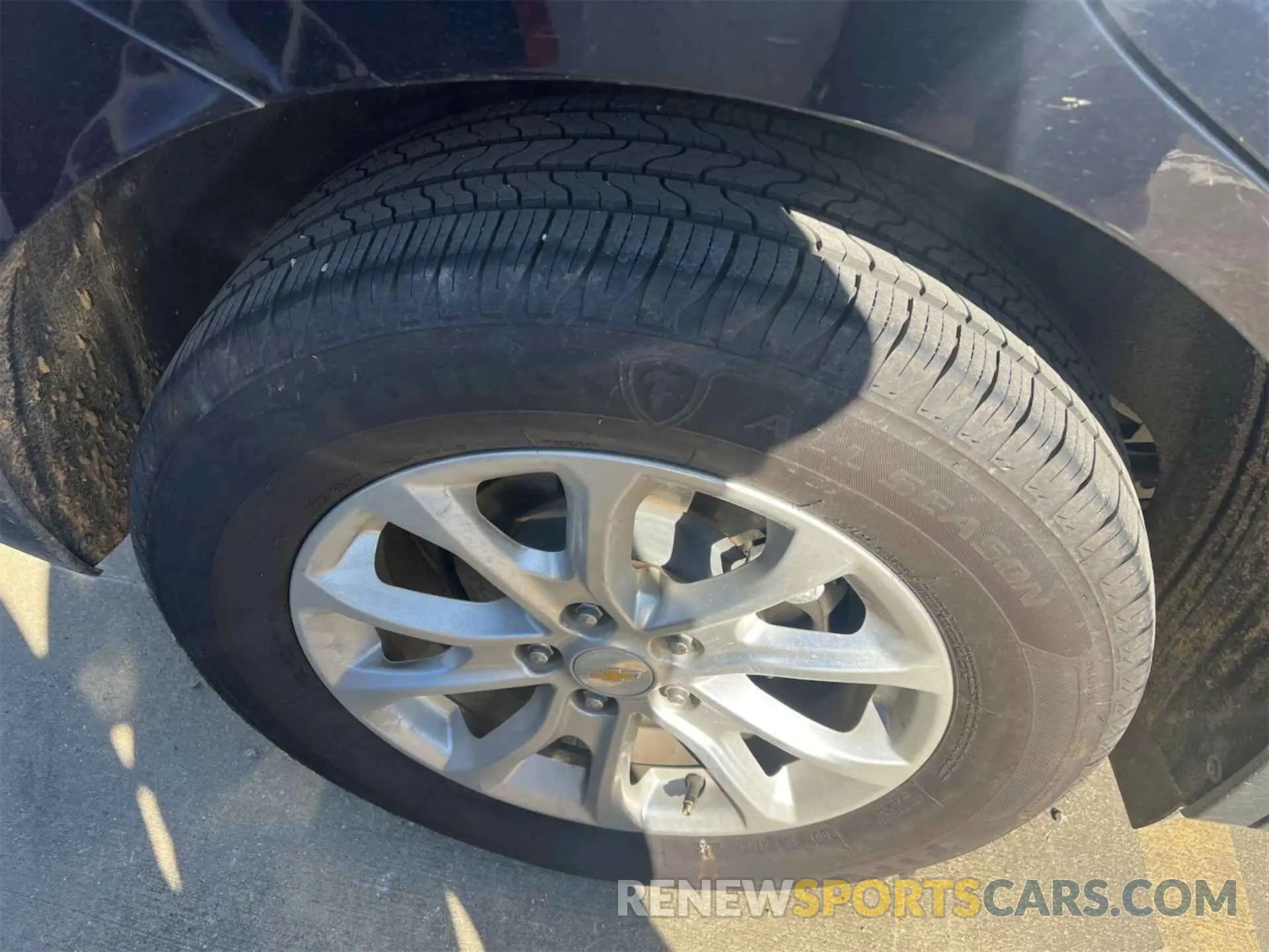 4 Photograph of a damaged car 2GNAXJEV6L6231966 CHEVROLET EQUINOX 2020