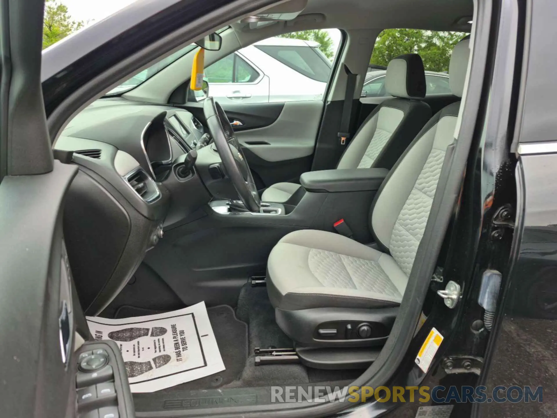 21 Photograph of a damaged car 2GNAXJEV6L6232146 CHEVROLET EQUINOX 2020