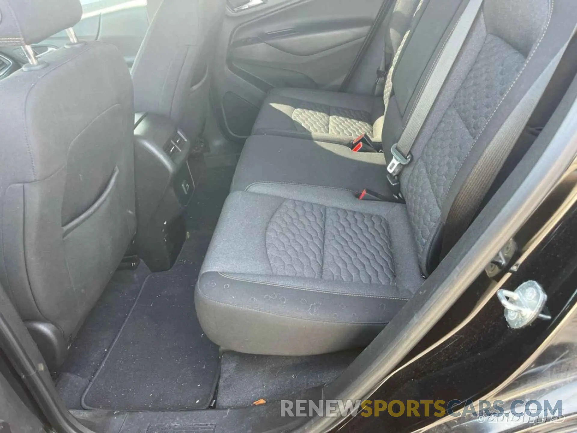 1 Photograph of a damaged car 2GNAXJEV6L6243700 CHEVROLET EQUINOX 2020