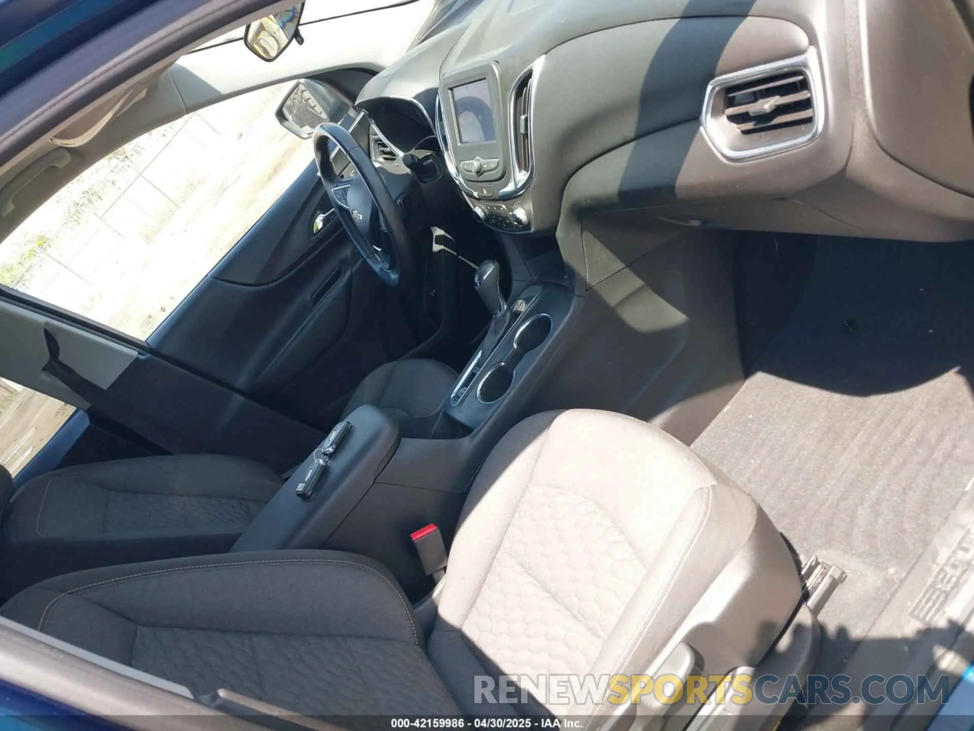 5 Photograph of a damaged car 2GNAXJEV7L6124991 CHEVROLET EQUINOX 2020