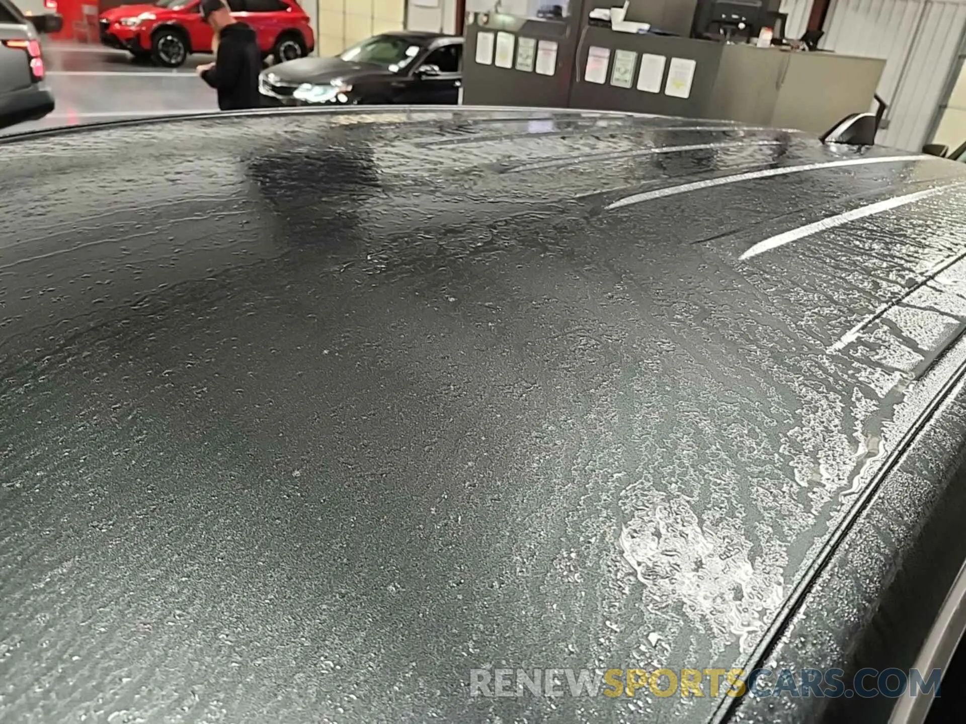 18 Photograph of a damaged car 2GNAXJEV7L6151527 CHEVROLET EQUINOX 2020