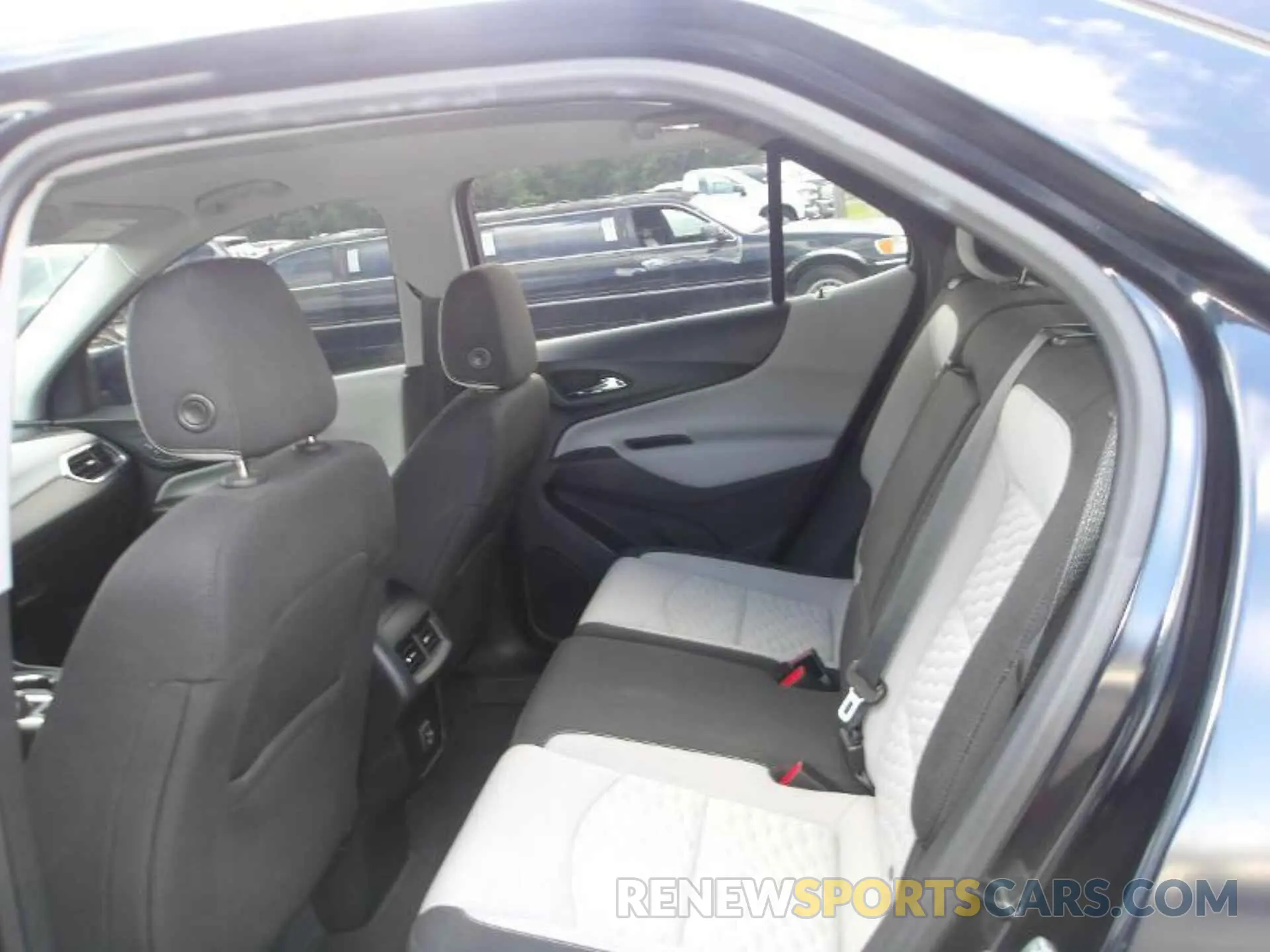 9 Photograph of a damaged car 2GNAXJEV7L6156887 CHEVROLET EQUINOX 2020