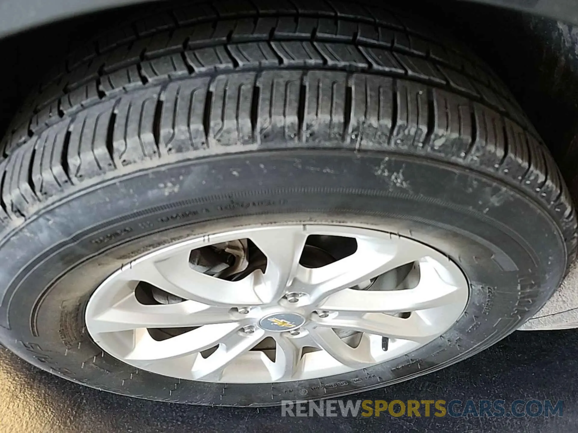 6 Photograph of a damaged car 2GNAXJEV7L6157473 CHEVROLET EQUINOX 2020