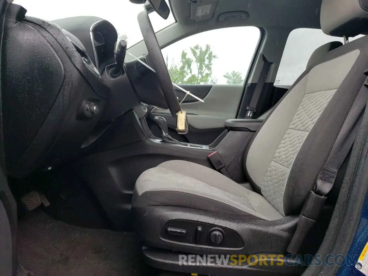 7 Photograph of a damaged car 2GNAXJEV7L6173768 CHEVROLET EQUINOX 2020