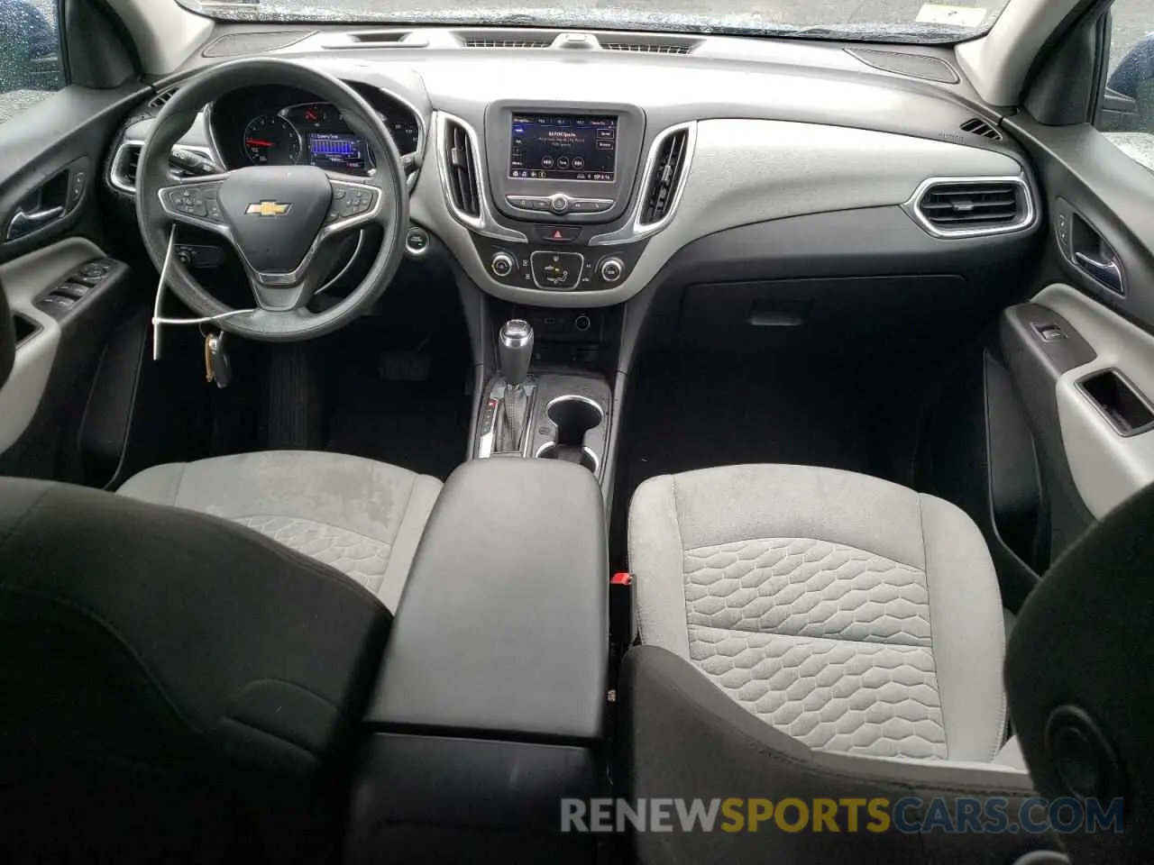 8 Photograph of a damaged car 2GNAXJEV7L6173768 CHEVROLET EQUINOX 2020