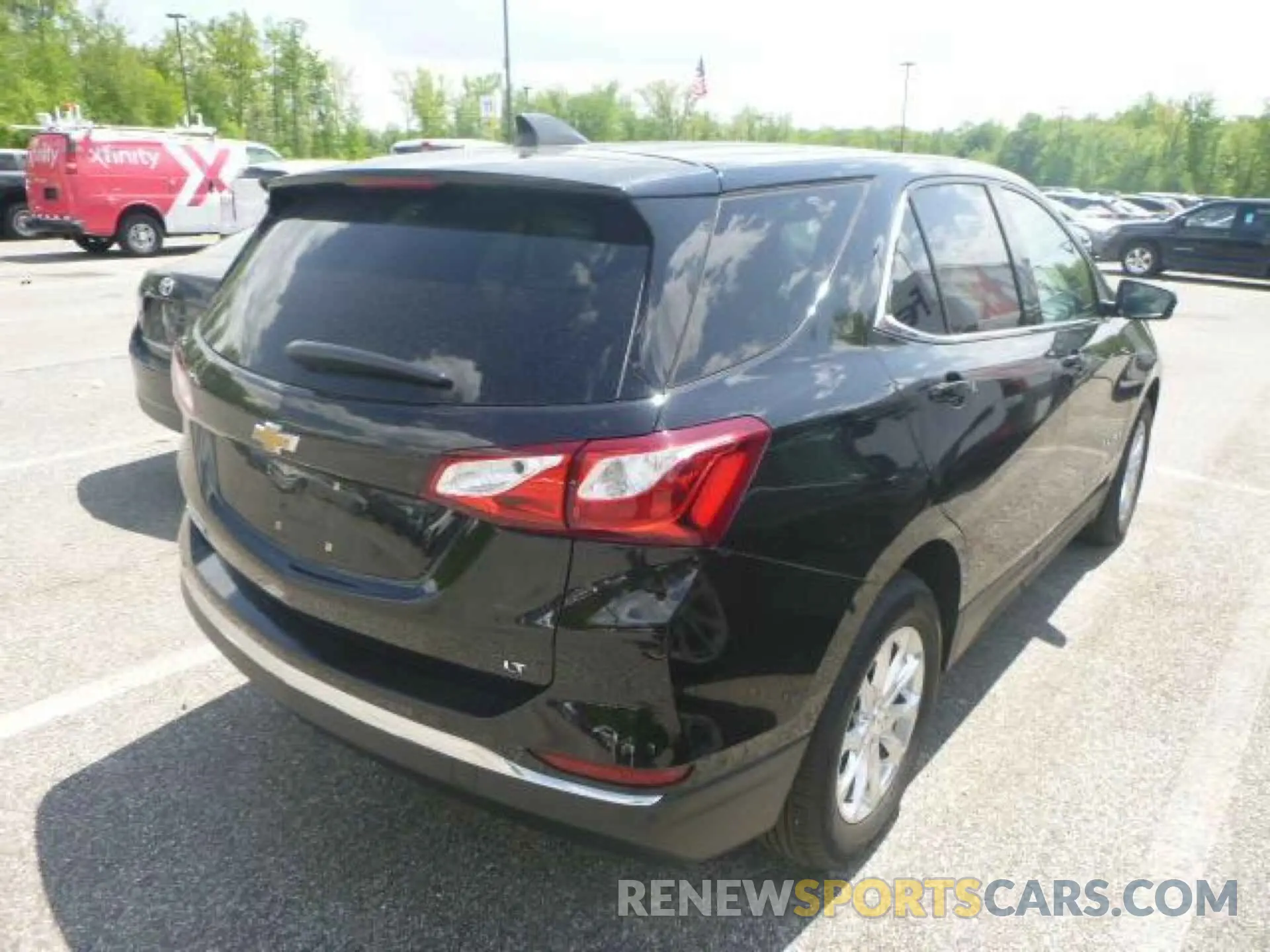 4 Photograph of a damaged car 2GNAXJEV7L6231748 CHEVROLET EQUINOX 2020