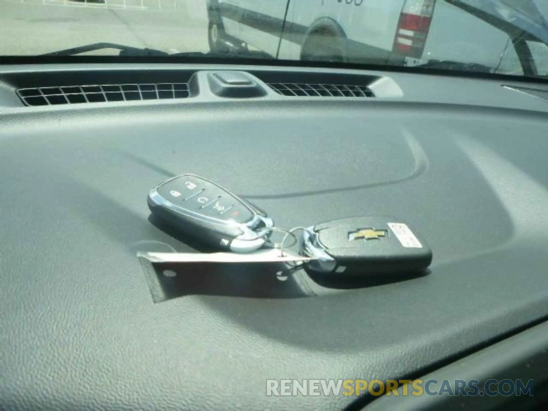 9 Photograph of a damaged car 2GNAXJEV7L6231748 CHEVROLET EQUINOX 2020