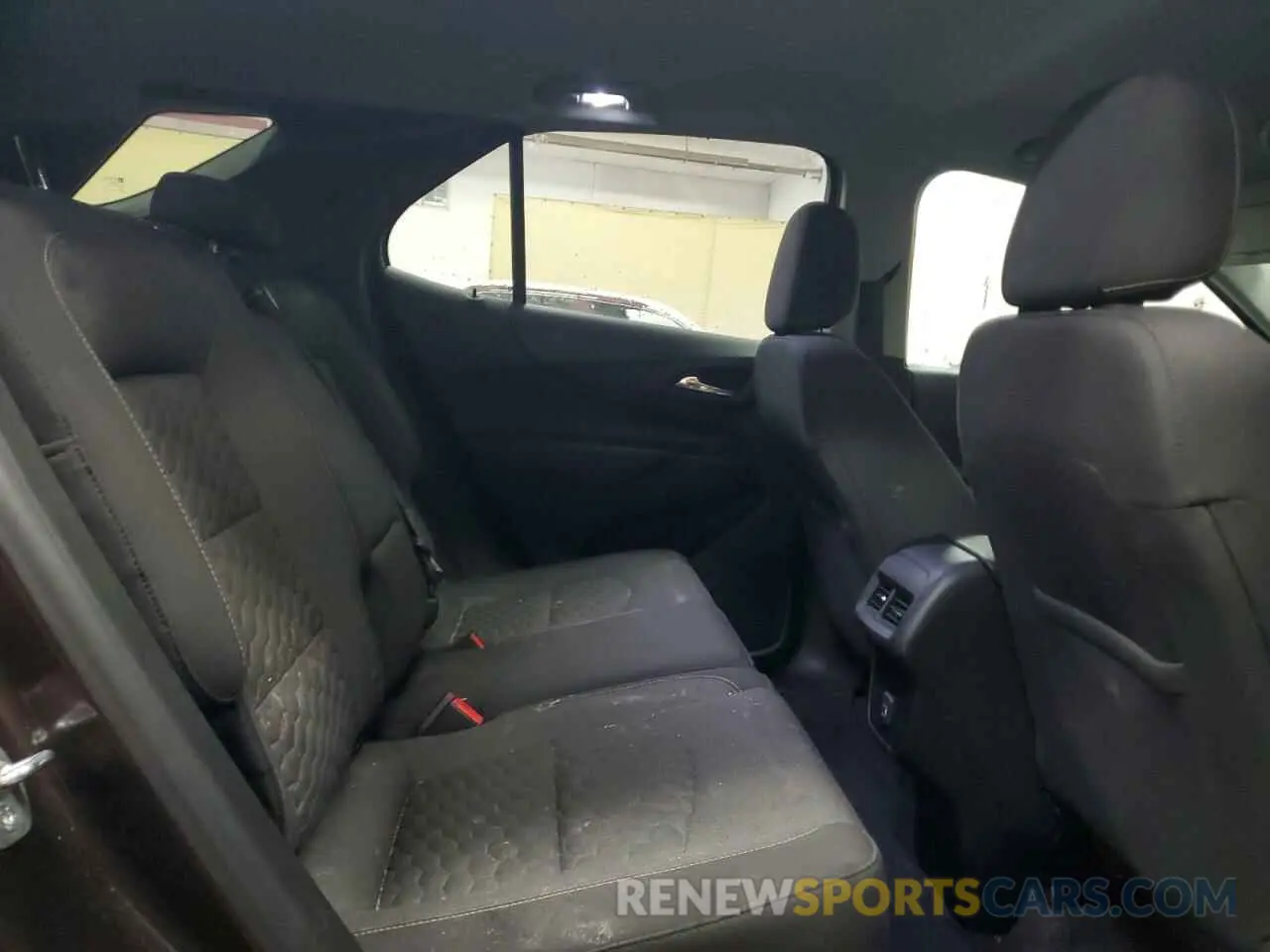 11 Photograph of a damaged car 2GNAXJEV7L6235671 CHEVROLET EQUINOX 2020