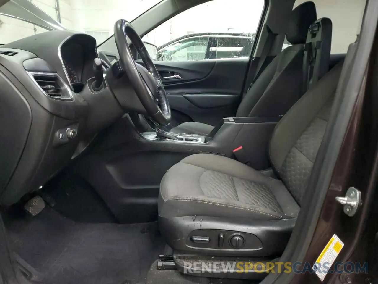 7 Photograph of a damaged car 2GNAXJEV7L6235671 CHEVROLET EQUINOX 2020