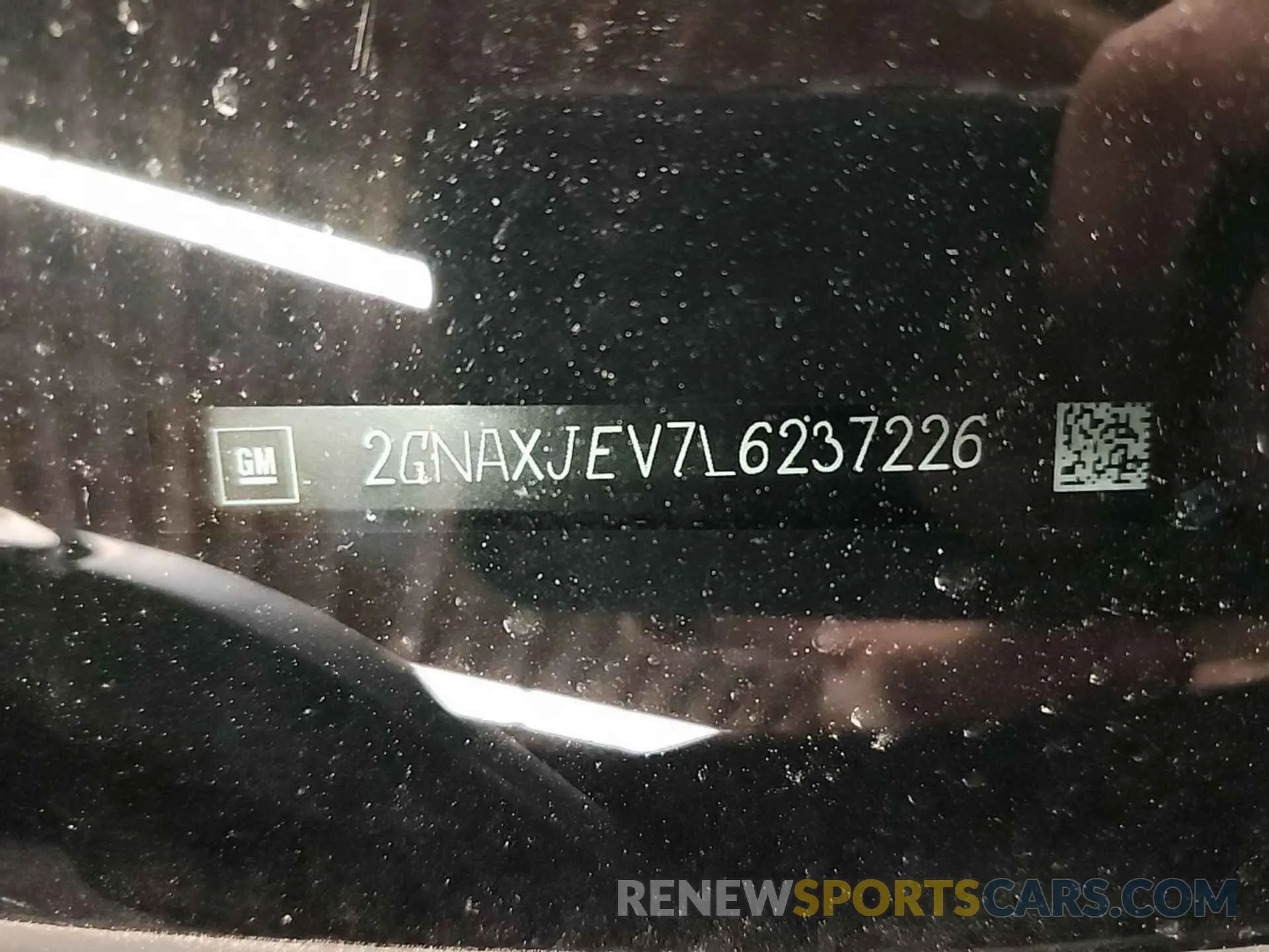 17 Photograph of a damaged car 2GNAXJEV7L6237226 CHEVROLET EQUINOX 2020